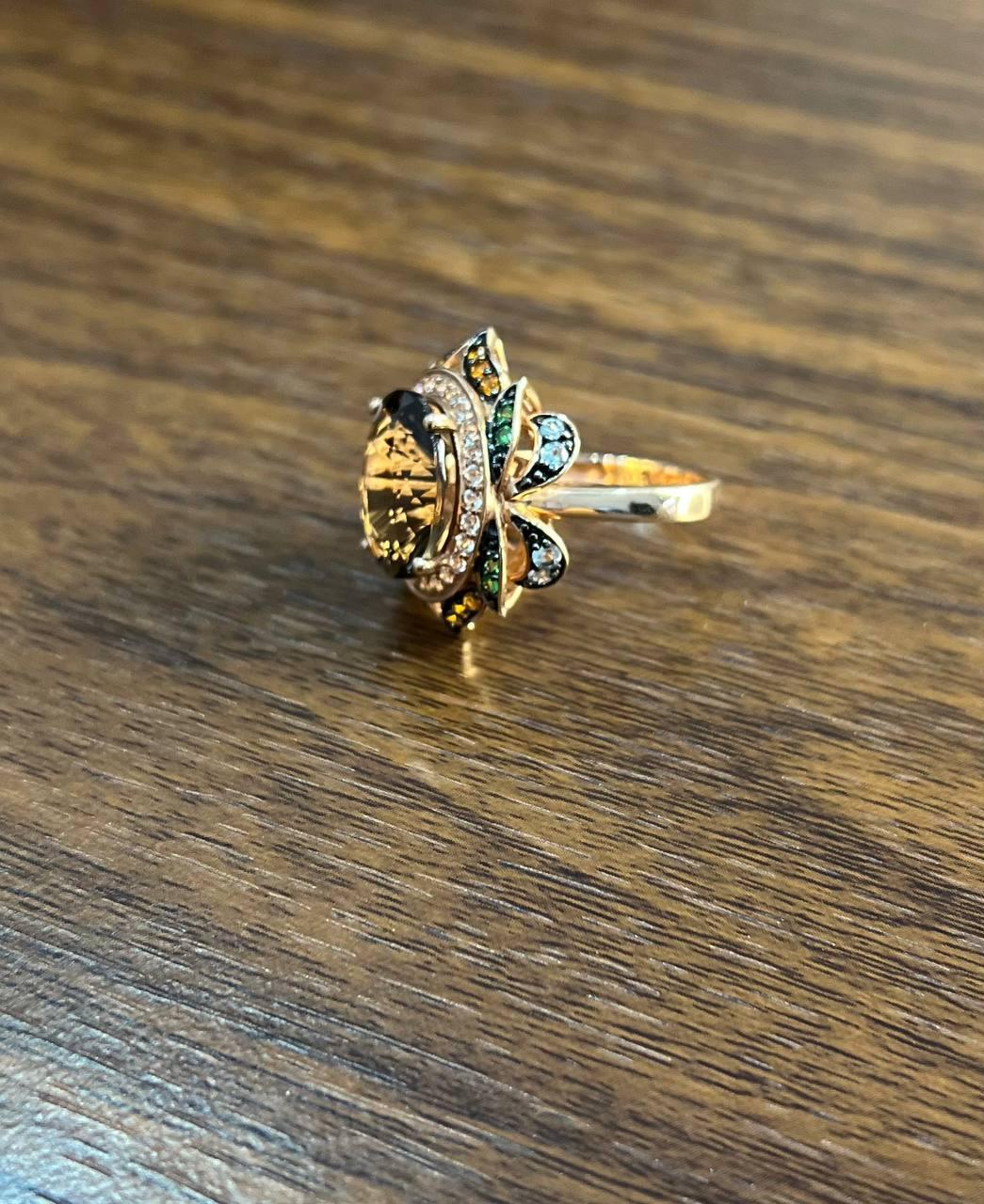 Forma Ovalada Cuarzo Ahumado Marrón Diamante Blanco Halo Engastado Piedra Preciosa Anillo de Oro Floral Corte oval en venta