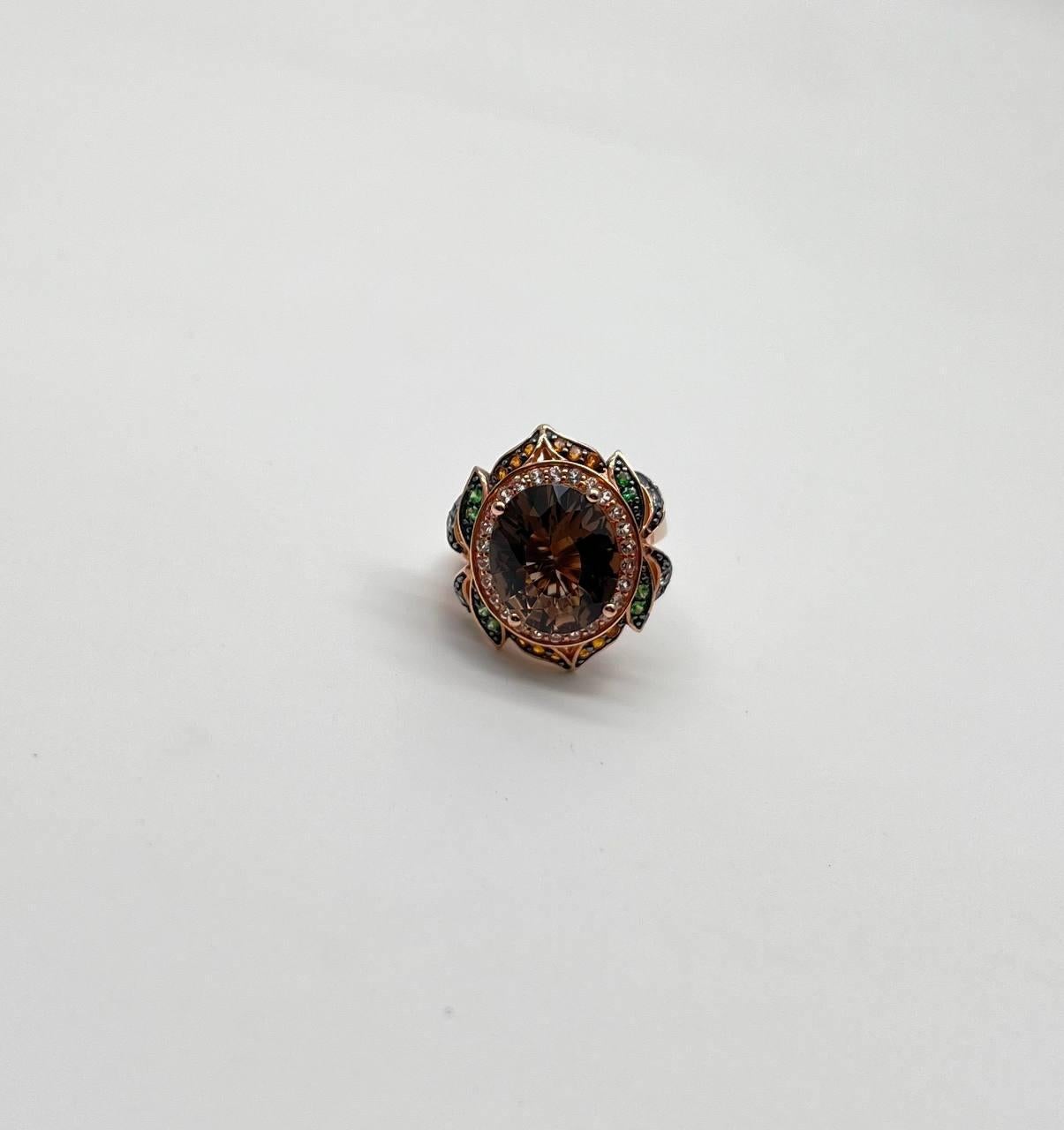 Forma Ovalada Cuarzo Ahumado Marrón Diamante Blanco Halo Engastado Piedra Preciosa Anillo de Oro Floral en venta 2