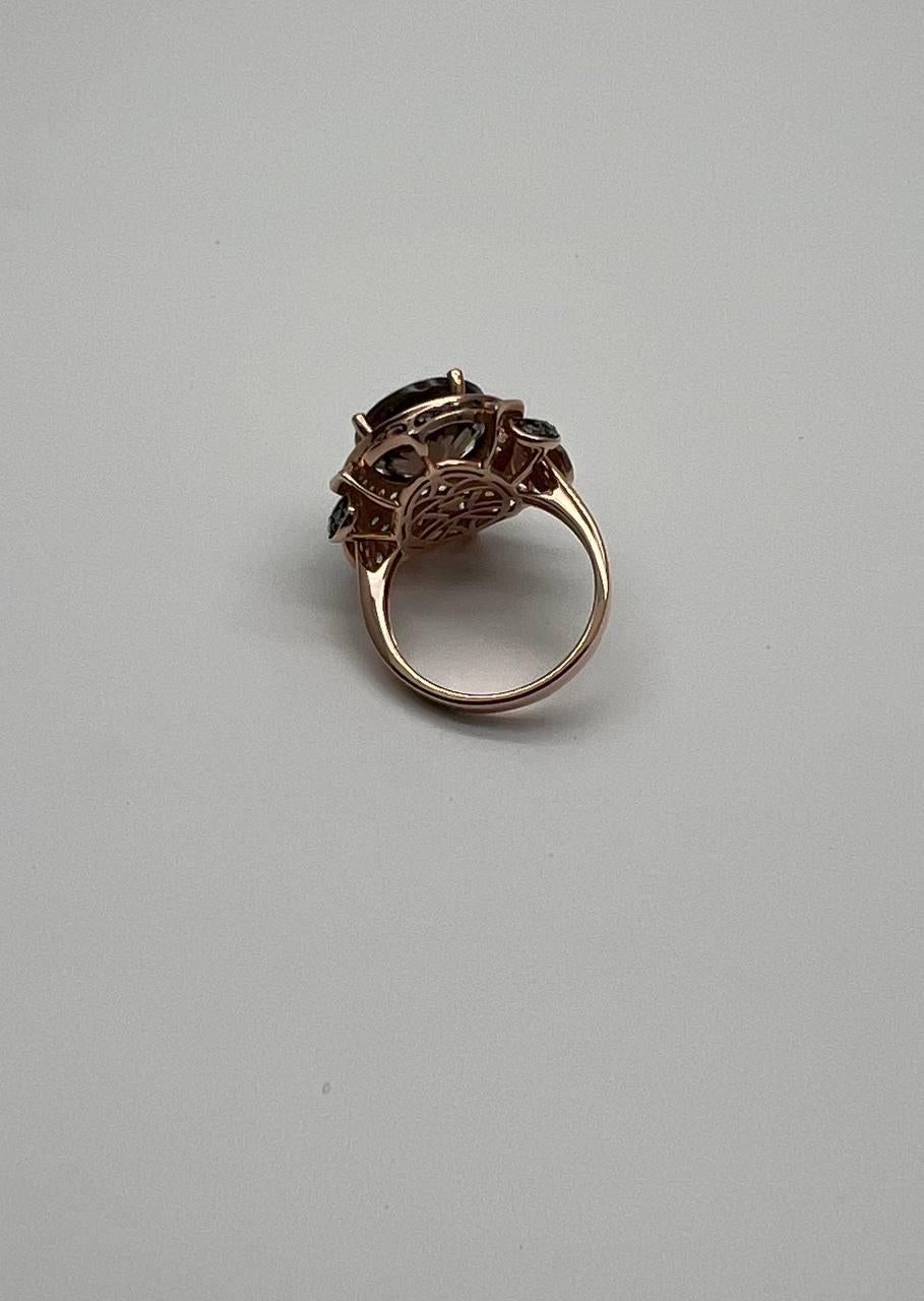 Forma Ovalada Cuarzo Ahumado Marrón Diamante Blanco Halo Engastado Piedra Preciosa Anillo de Oro Floral en venta 4
