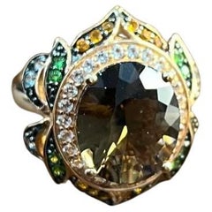 Forma Ovalada Cuarzo Ahumado Marrón Diamante Blanco Halo Engastado Piedra Preciosa Anillo de Oro Floral