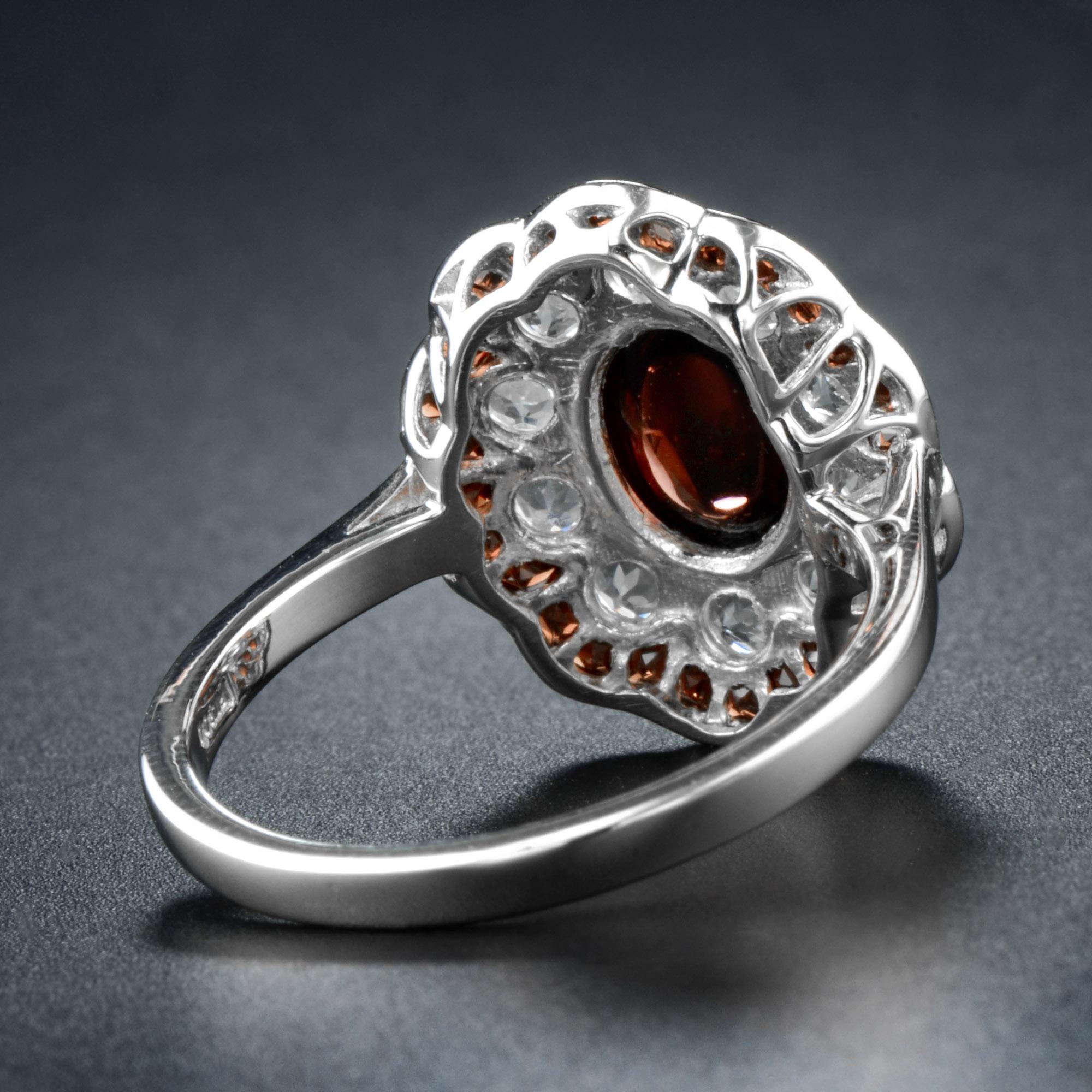 Donna Oval Shape Cabochon Red Garnet & Diamond Art Deco Style Halo 14K White Gold Ring in vendita