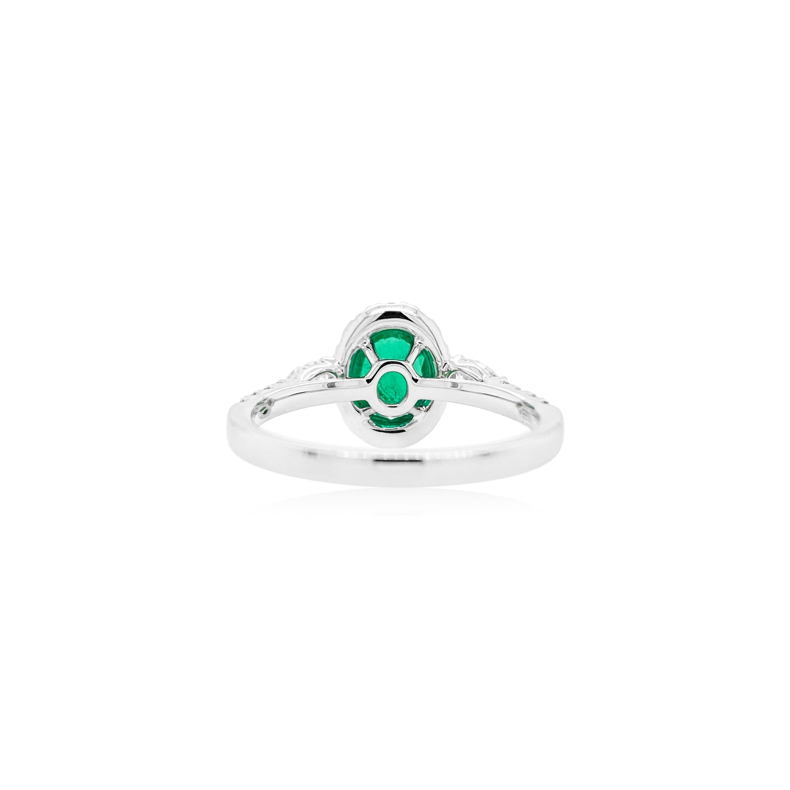 Contemporary Oval Shape Colombian Emerald Ring with Pear shape white Diamonds For Sale