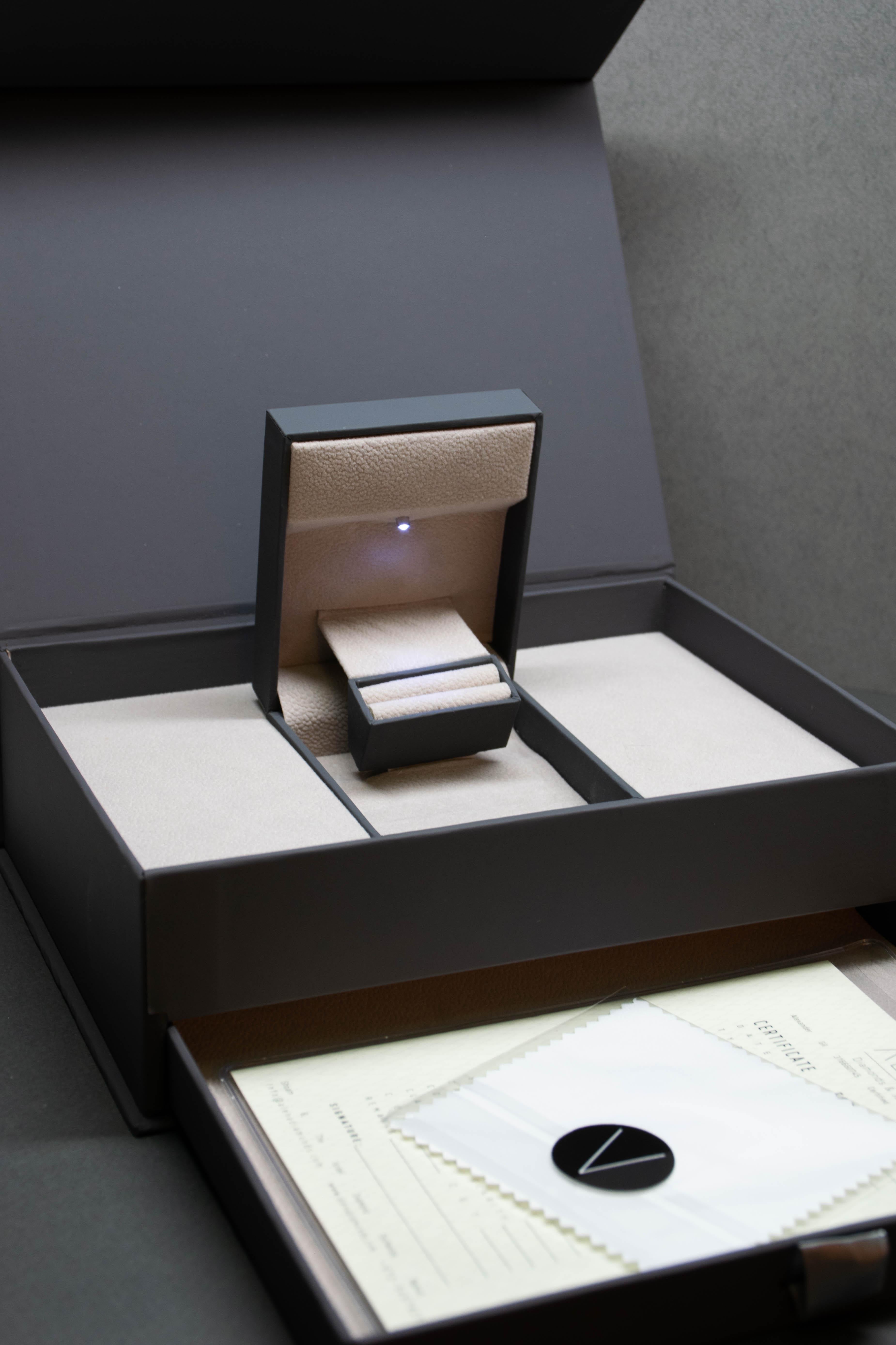 En vente :  Bague de fiançailles à diamant de forme ovale 9