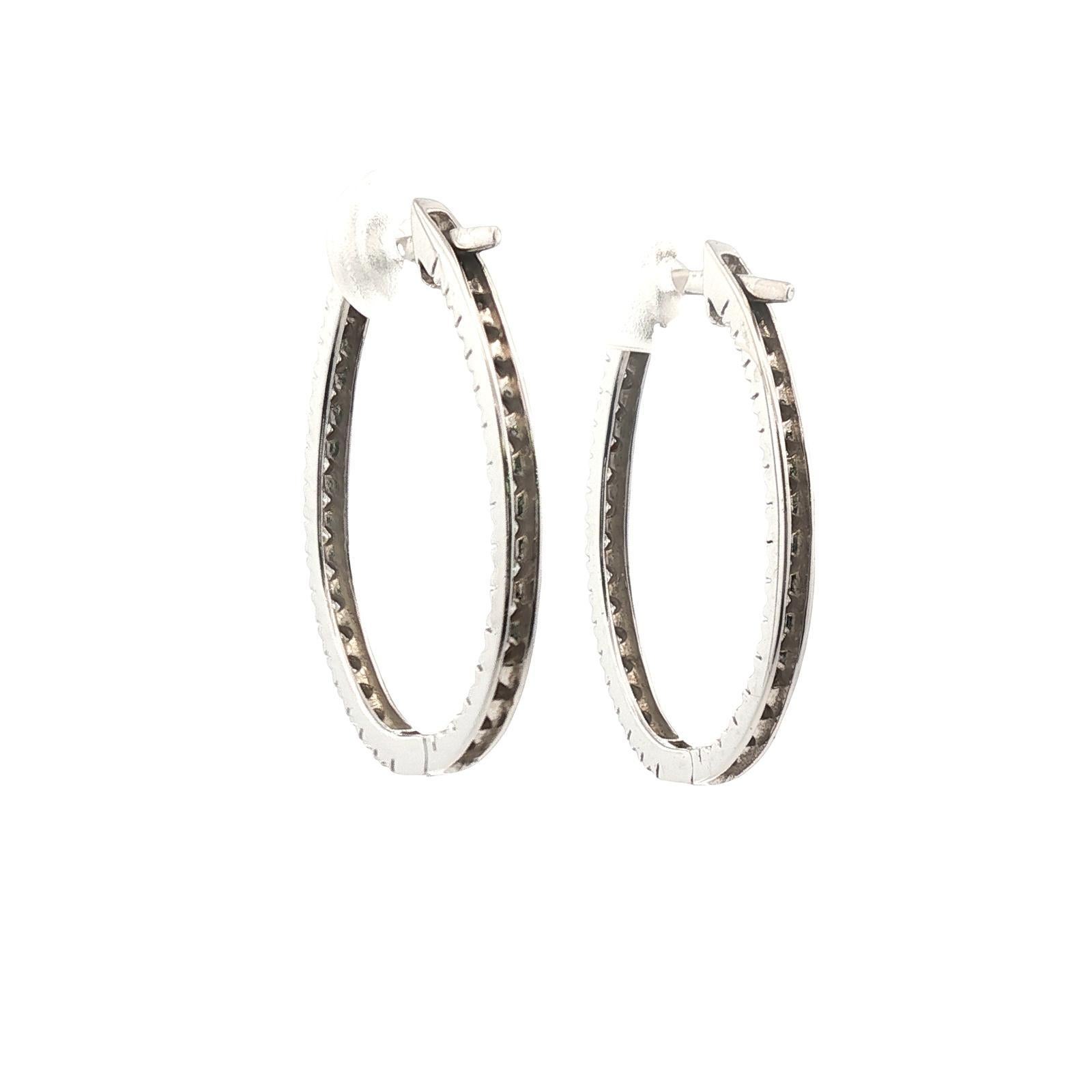 Donna Orecchini a cerchio ovali con diamante interno ed esterno in vendita