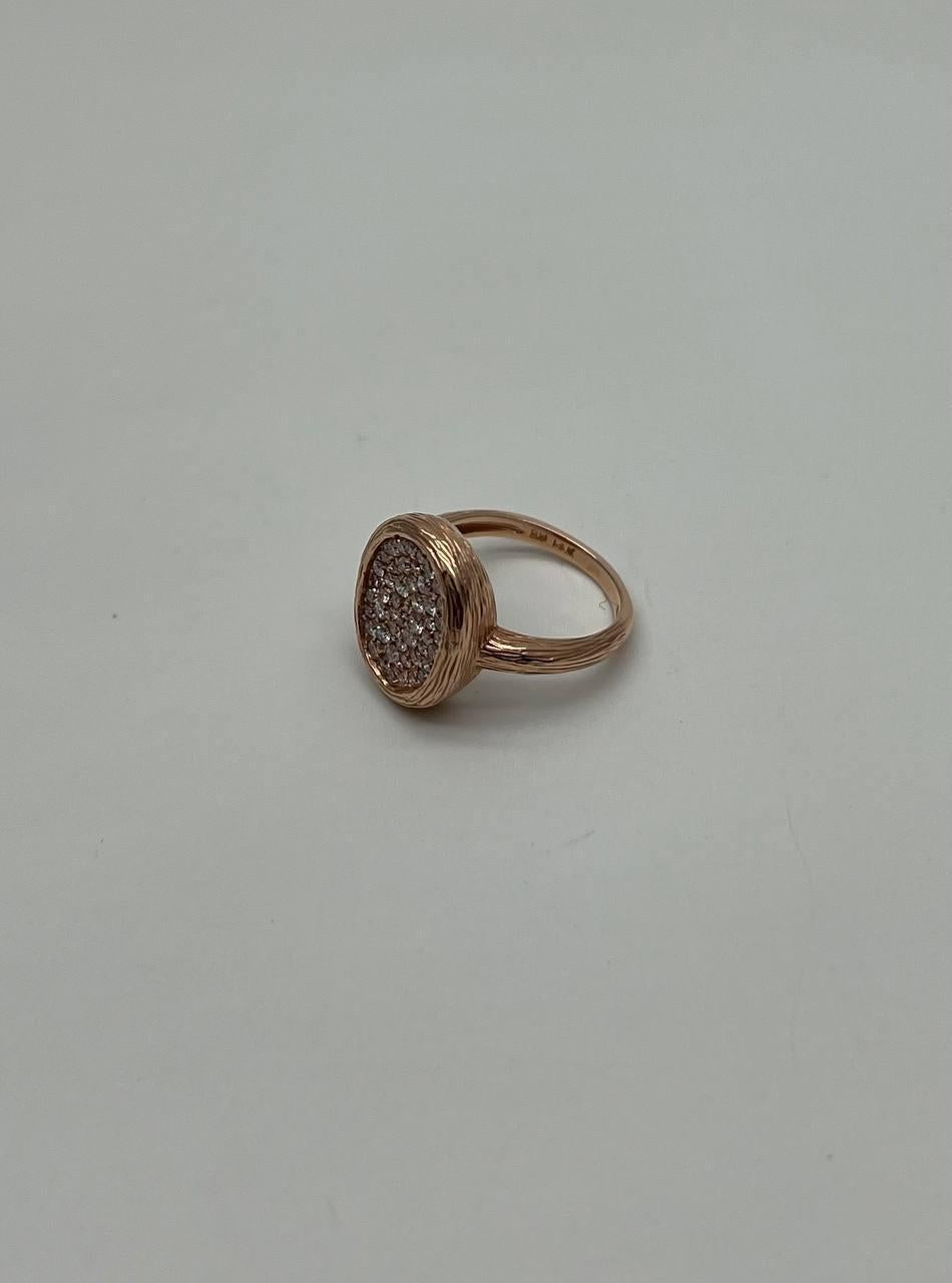 Taglio rotondo Anello con pavé di diamanti di forma ovale in oro rosa 14 carati con struttura a Branch in vendita