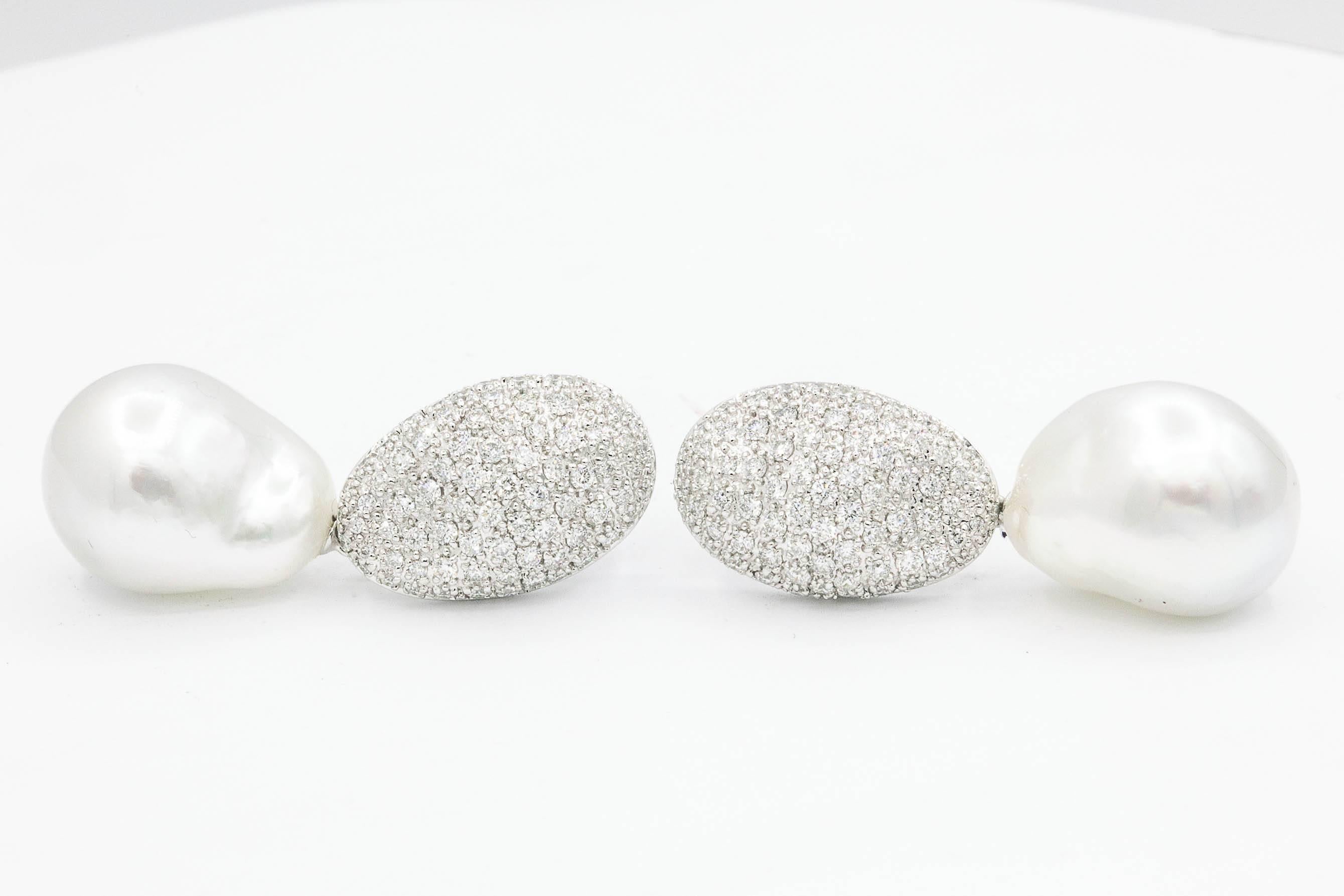 Day & Night South Sea Baroque Pearl Diamond Earrings 2.10 Carats 18K In New Condition For Sale In New York, NY