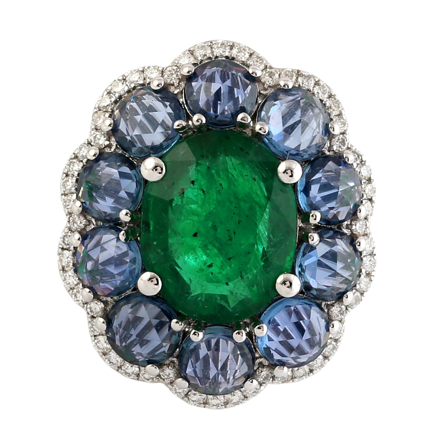 Ovaler sambischer Smaragd- und blauer Saphir-Cocktailring aus 18 Karat Weißgold in ovaler Form (Kunsthandwerker*in) im Angebot