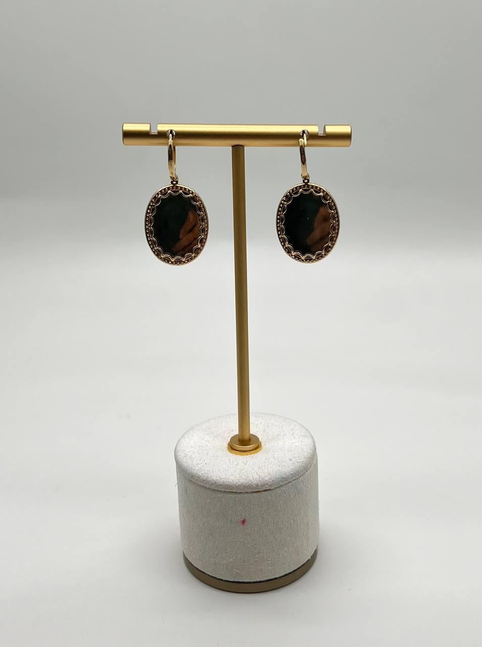 Pendientes Gota Oro 14K Zafiro Rojo Oscuro Diamante Cabujón Facetado Forma Ovalada en Nuevo estado para la venta en Oakton, VA