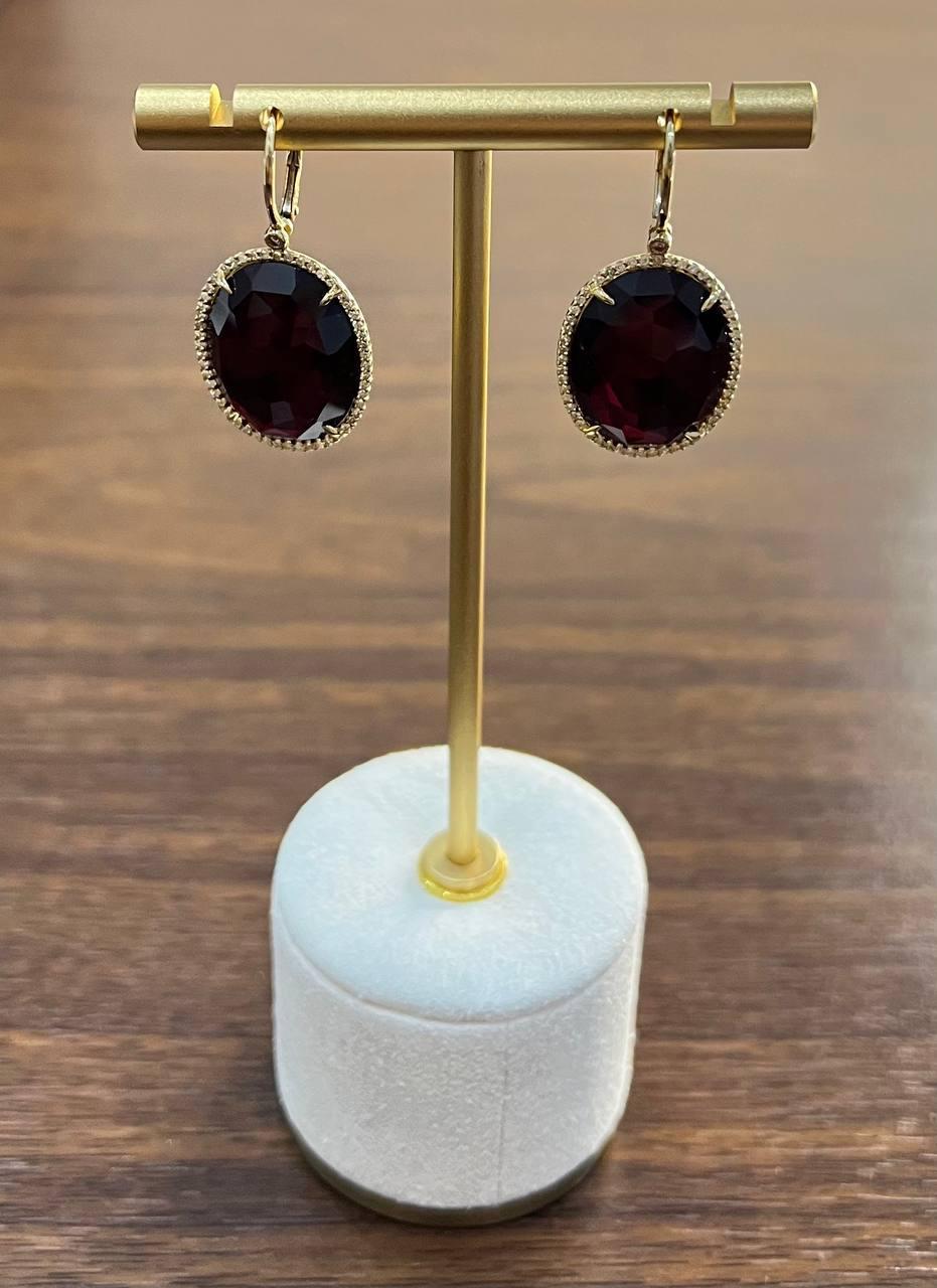 Pendientes Gota Oro 14K Zafiro Rojo Oscuro Diamante Cabujón Facetado Forma Ovalada en venta 1