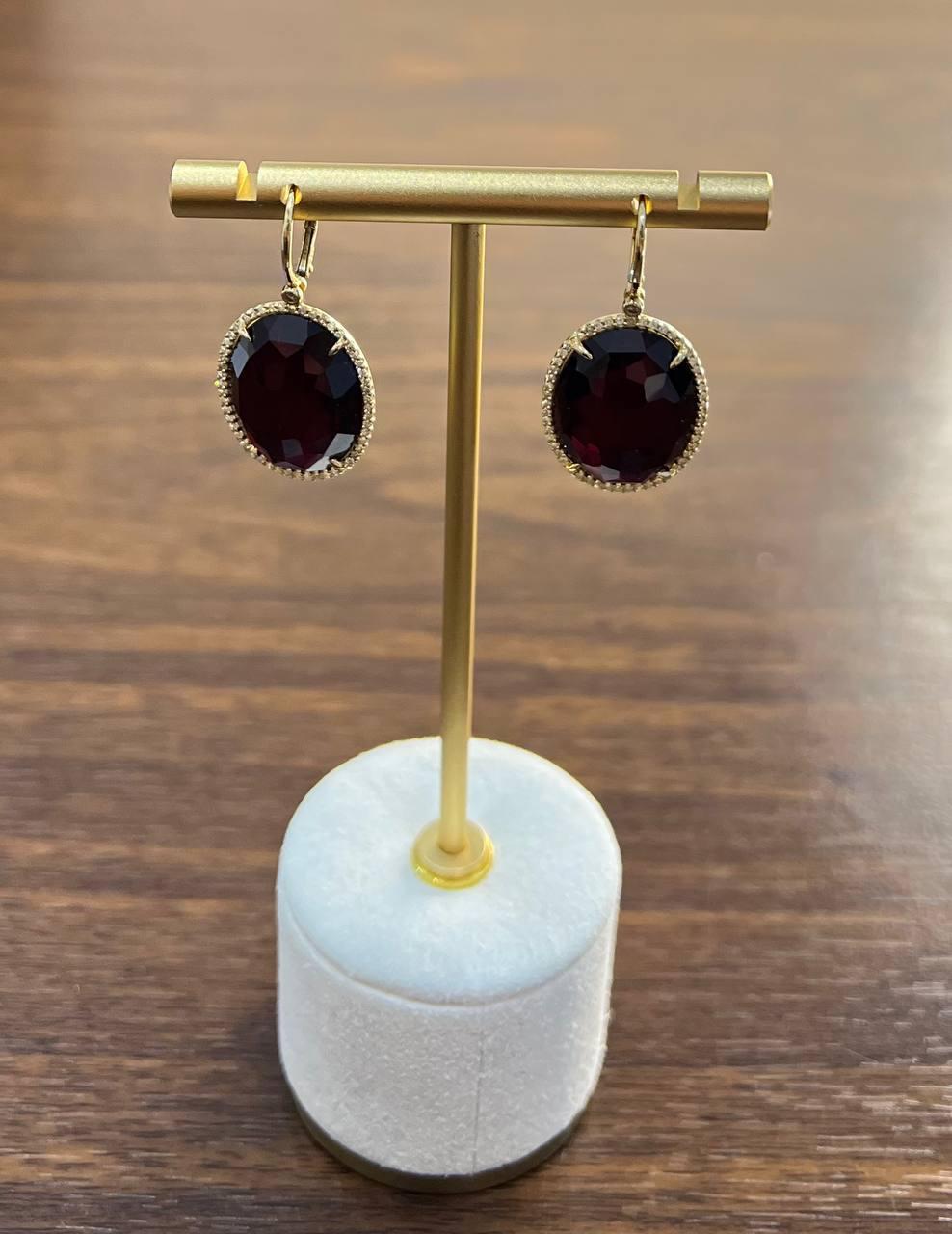 Pendientes Gota Oro 14K Zafiro Rojo Oscuro Diamante Cabujón Facetado Forma Ovalada en venta 4