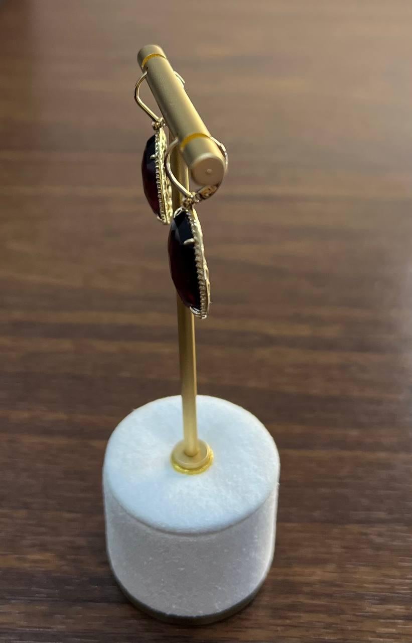 Pendientes Gota Oro 14K Zafiro Rojo Oscuro Diamante Cabujón Facetado Forma Ovalada en venta 5