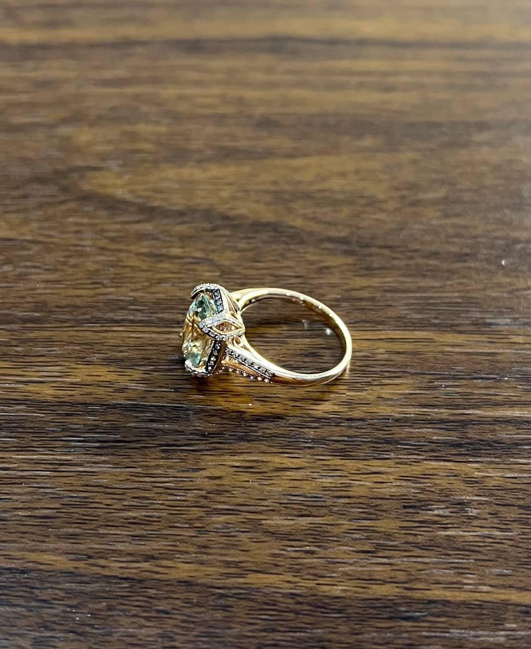 Anello con dichiarazione di forma ovale in oro rosa 14K con ametista verde e prasiolite e diamanti a raggiera in vendita 1