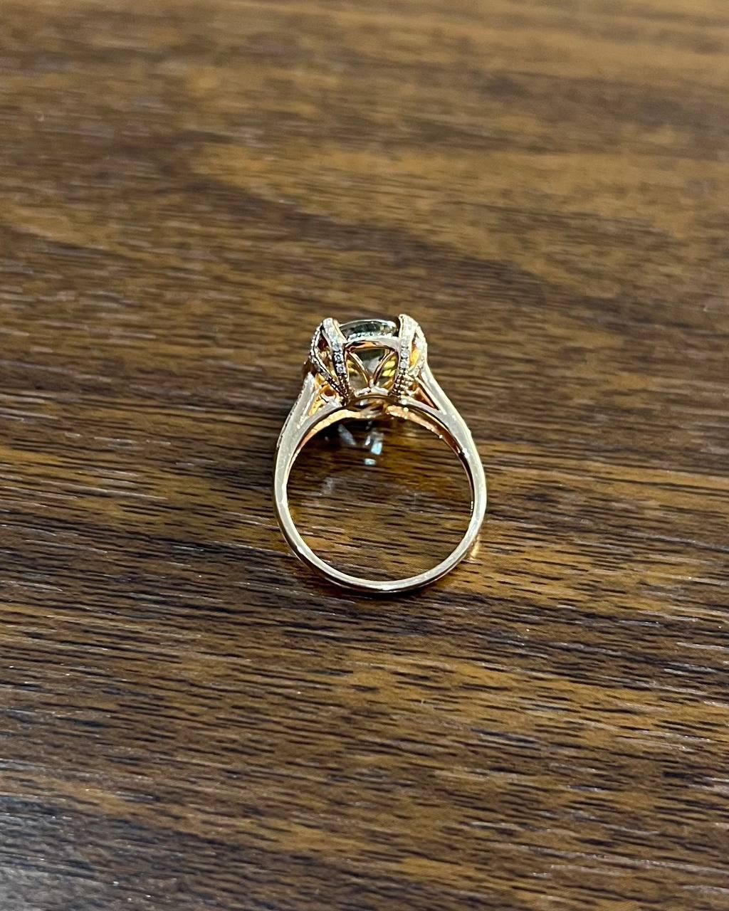 Anello con dichiarazione di forma ovale in oro rosa 14K con ametista verde e prasiolite e diamanti a raggiera in vendita 3