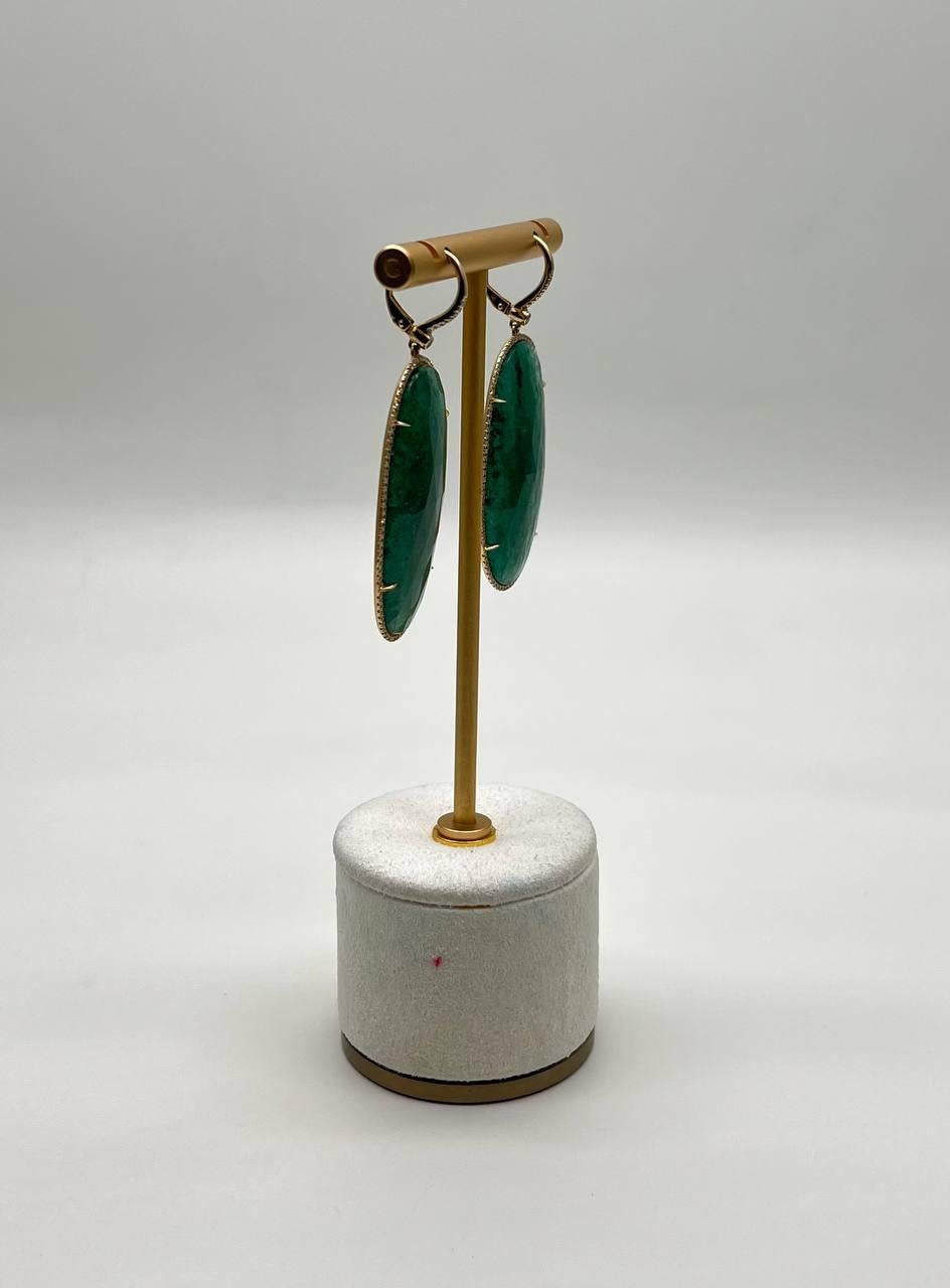 Pendientes colgantes de oro amarillo de 14 quilates con halo de diamantes marrones y aventurina verde de forma ovalada en venta 6