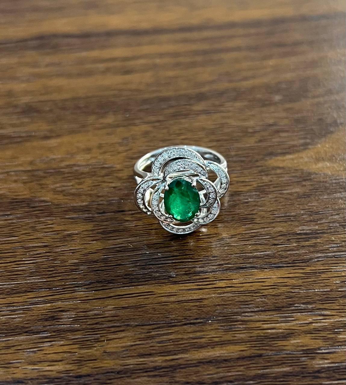 Women's Oval Shape Green Emerald 14K White Gold Diamond Halo Floral Flower Spirals Ring For Sale