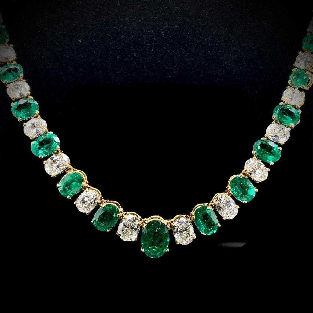 Oval geformt grüner Smaragd und Diamant abwechselnd Halskette 46 Karat im Zustand „Hervorragend“ in Lakewood, NJ