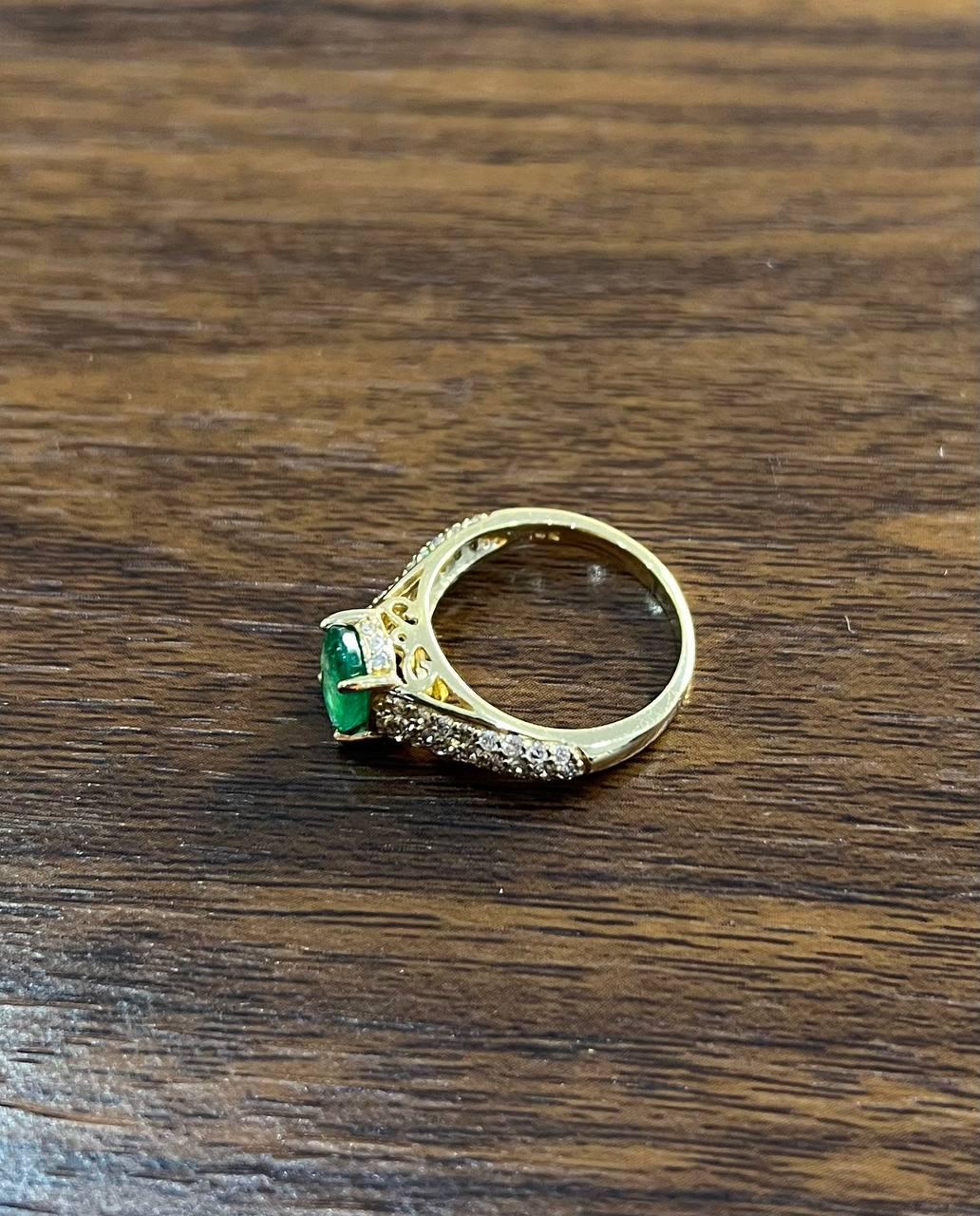 Oval Shape Green Emerald Diamond Pave Set 14K Yellow Gold Classic Ring For Sale 2