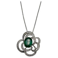 Ovale Form Grüner Smaragd Weißer Diamant Halo 14K Weißgold Anhänger Halskette