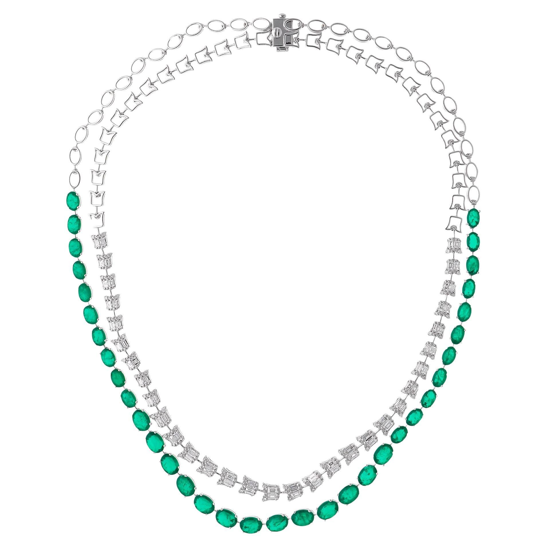 Collana fine con gemma verde di forma ovale Baguette Diamond in oro bianco 14 carati