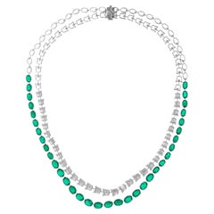 Ovale Form Grüner Edelstein Feine Halskette Baguette Diamant 18 Karat Weißgold