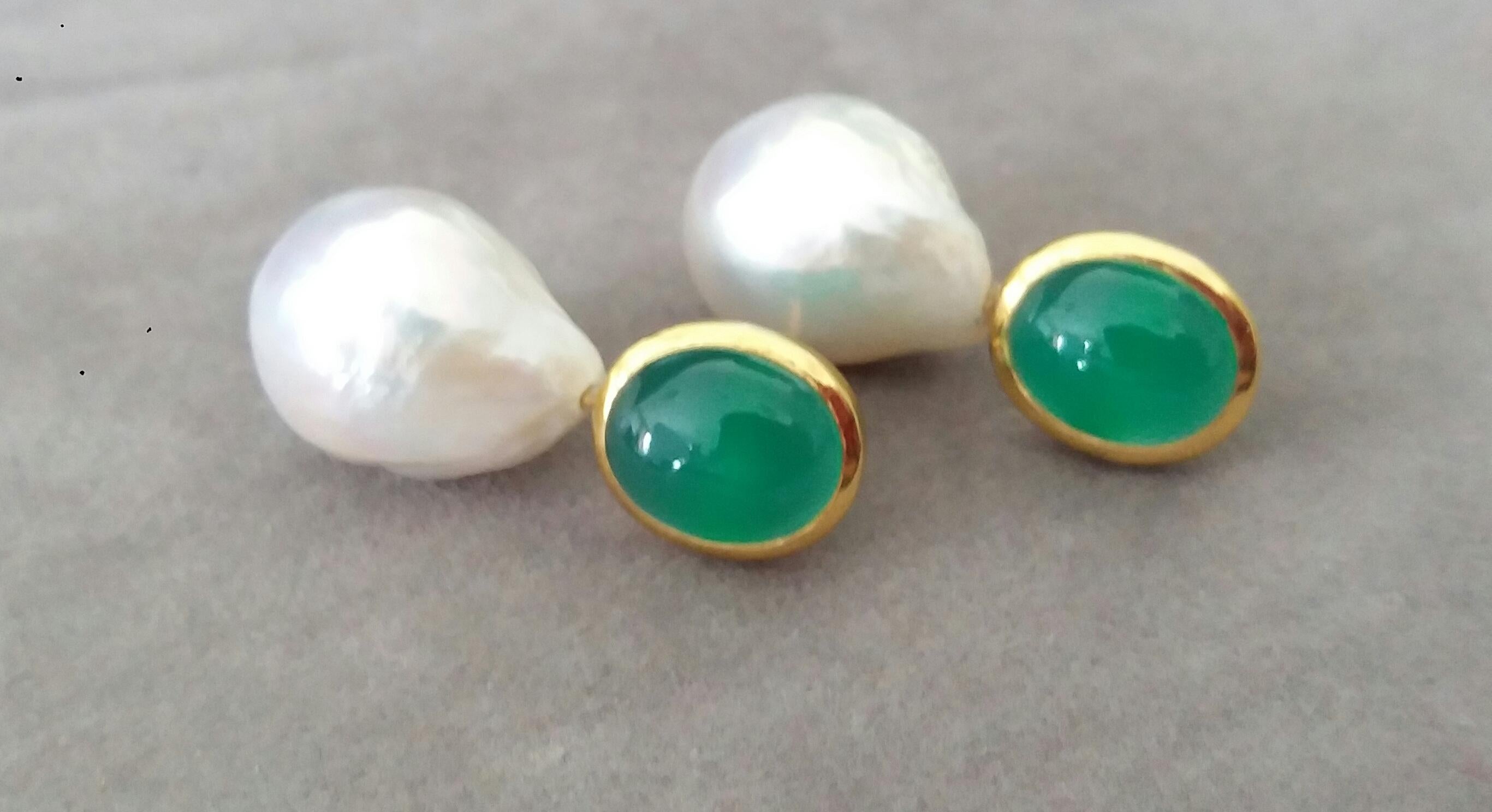 Oval Cut Oval Shape Green Onyx Cabs 14 Kt Yellow Gold Bezel Baroque Pearls Stud Earrings For Sale