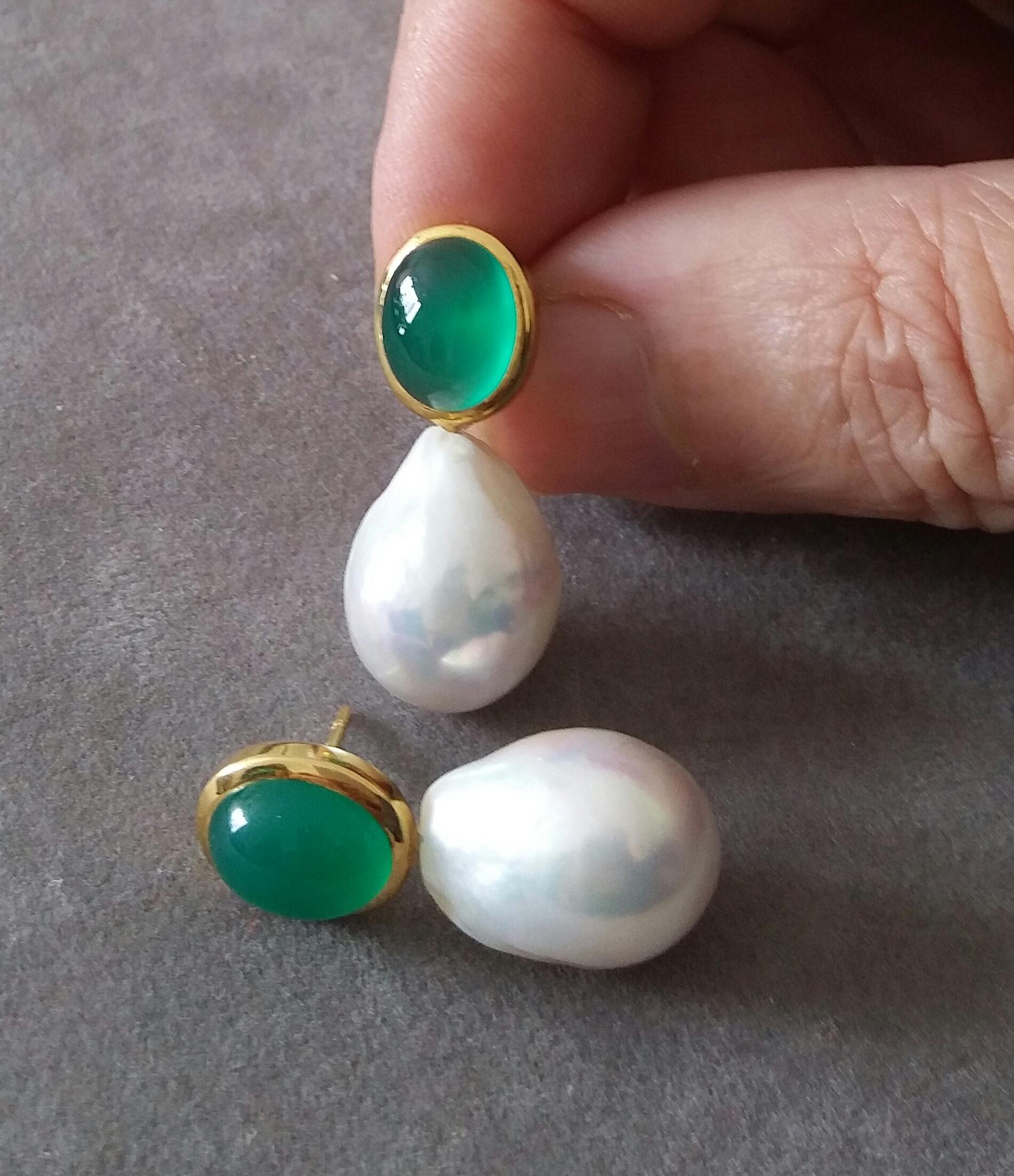 Oval Shape Green Onyx Cabs 14 Kt Yellow Gold Bezel Baroque Pearls Stud Earrings For Sale 1