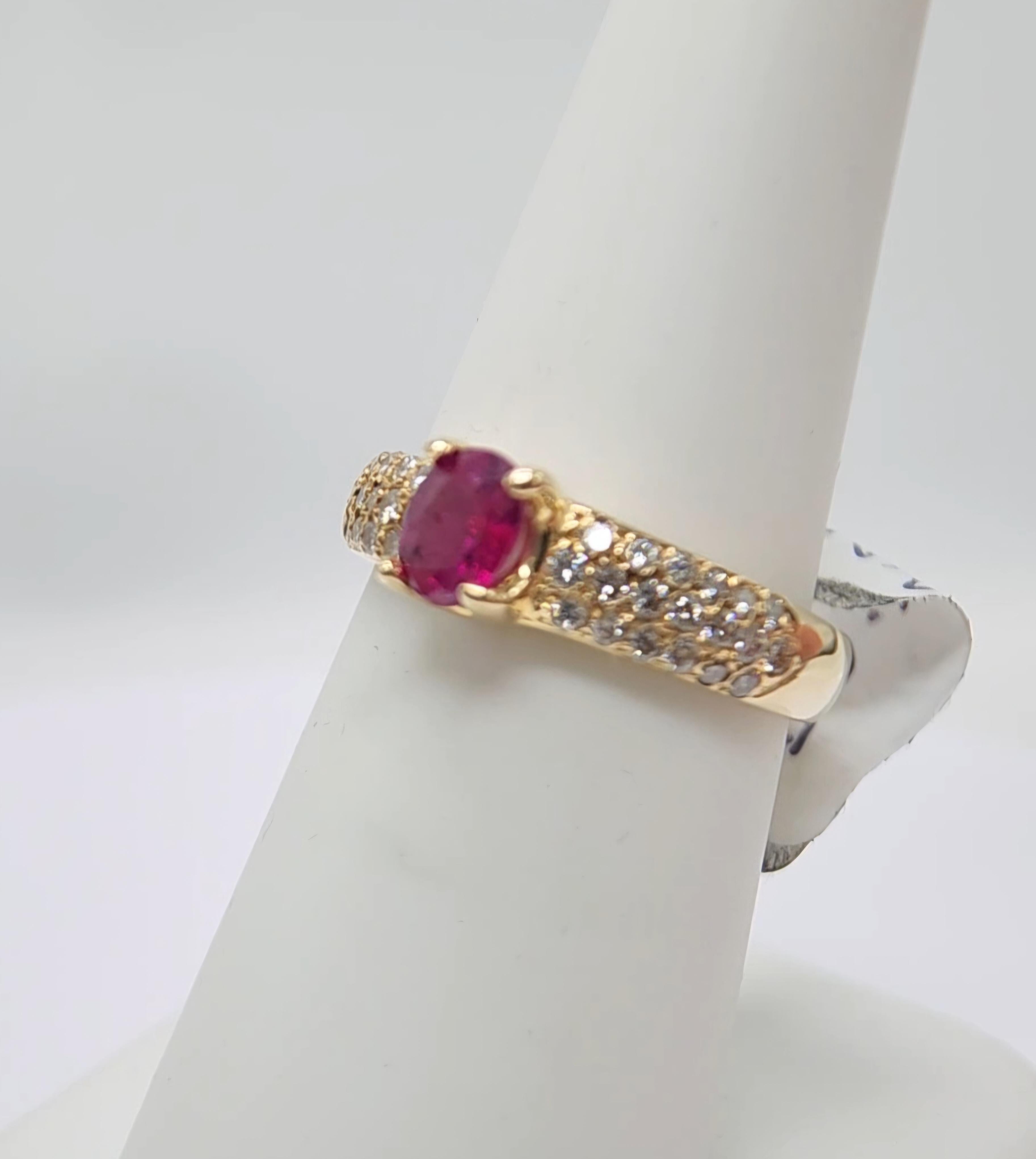 Ovaler Ovalförmiger natürlicher Rubin-Ring Rubin 0,65 Karat 14 Karat Gelbgold & Diamanten im Angebot 7