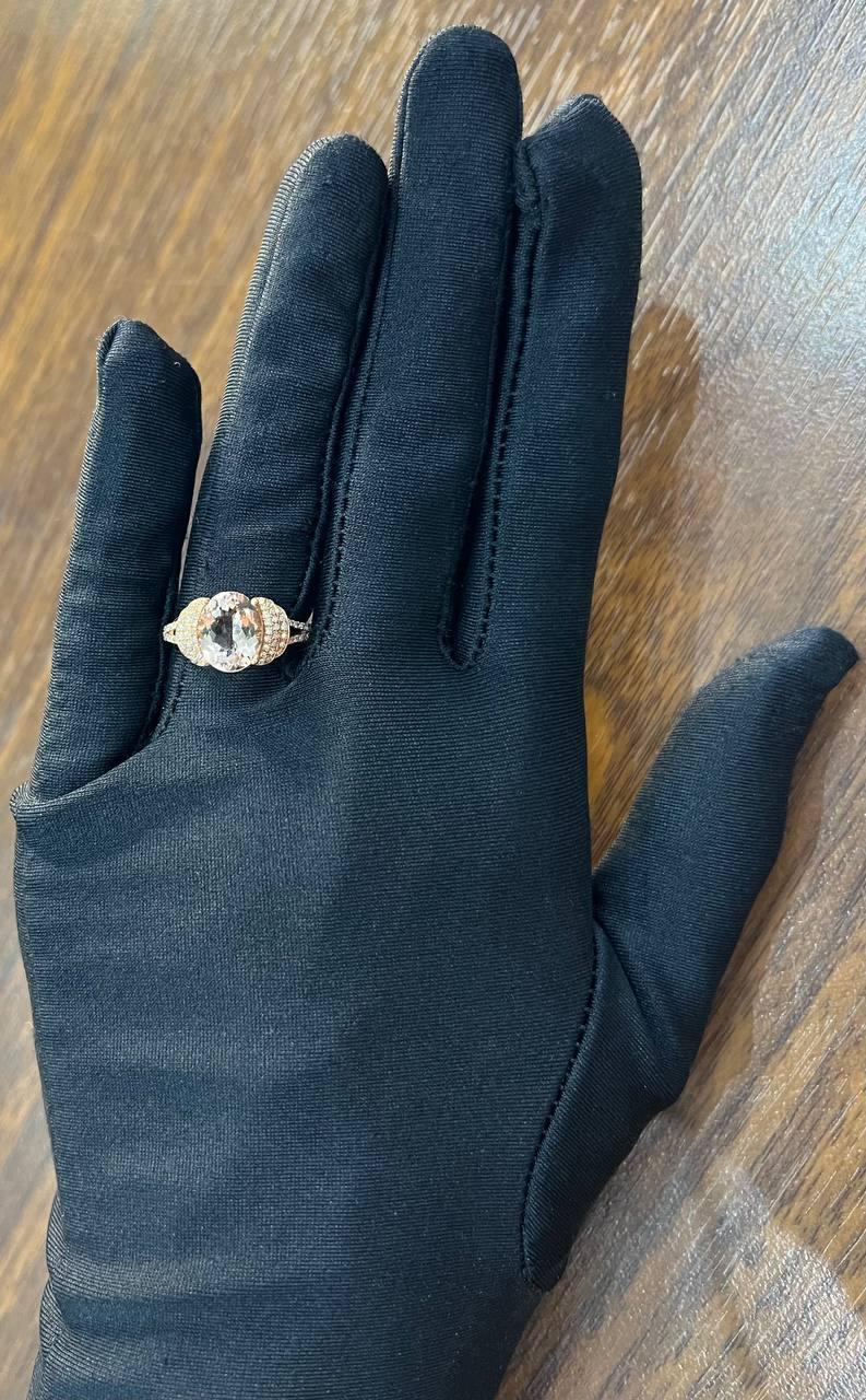 Anello con pavé di diamanti in oro rosa 14K di forma ovale con morganite rosa e pesca in vendita 4