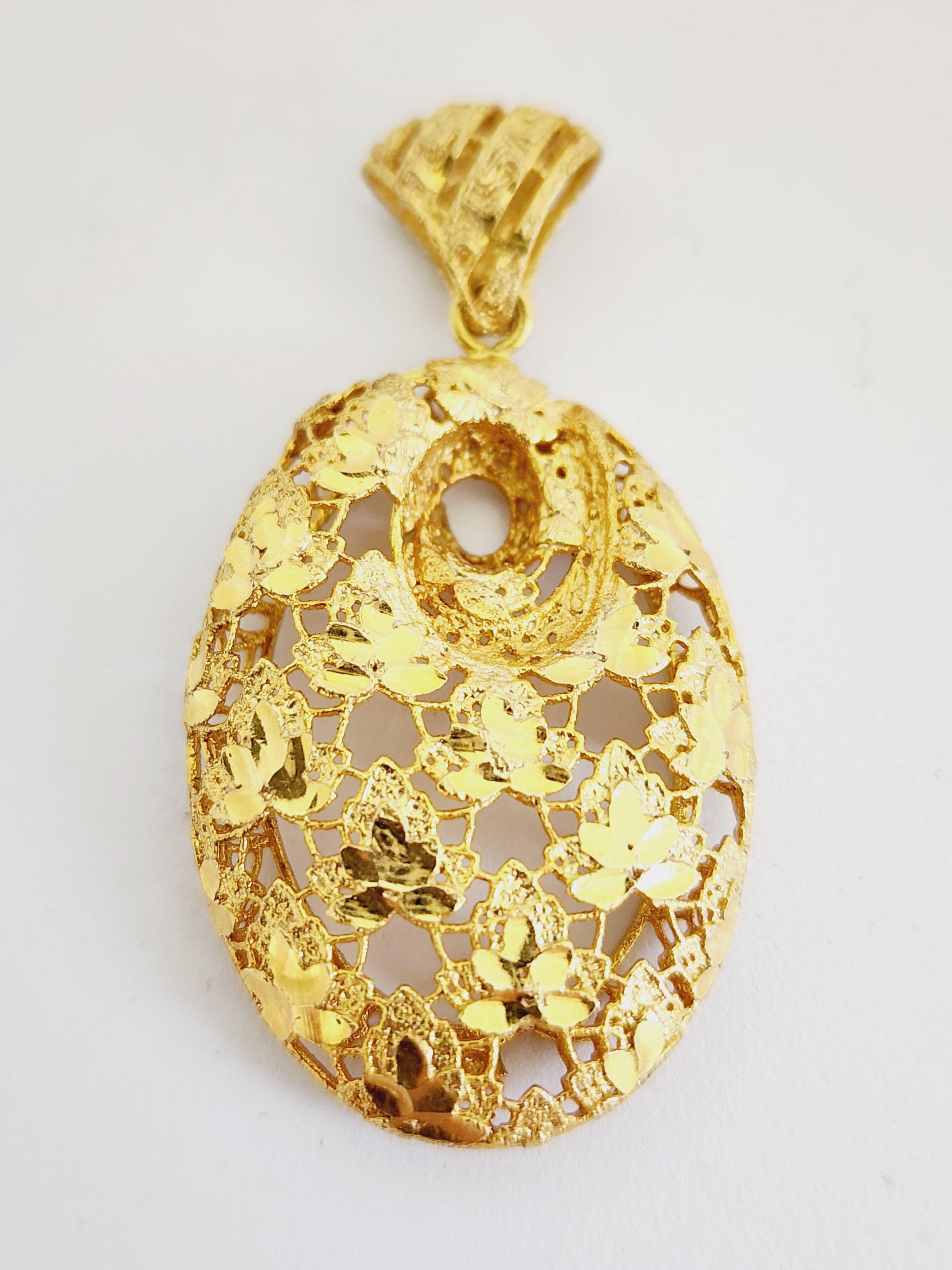Oval shape pendant 14k yellow gold. 
Pendant measures approximately 1.75 inch length and 0.90 inch wide.

(Pendant Only - Chain sold separately)