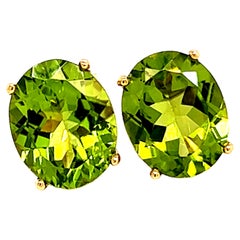Clous d'oreilles en or 14k Y avec péridot de forme ovale certifié TCW 5,20