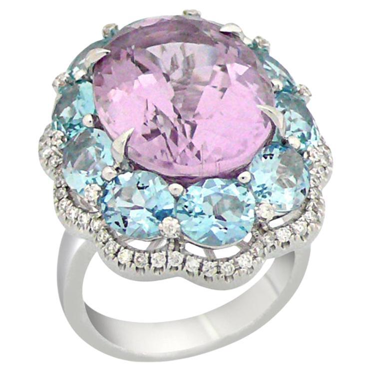 Anello in oro bianco 18 carati con forma ovale, acquamarina blu e diamante bianco in vendita