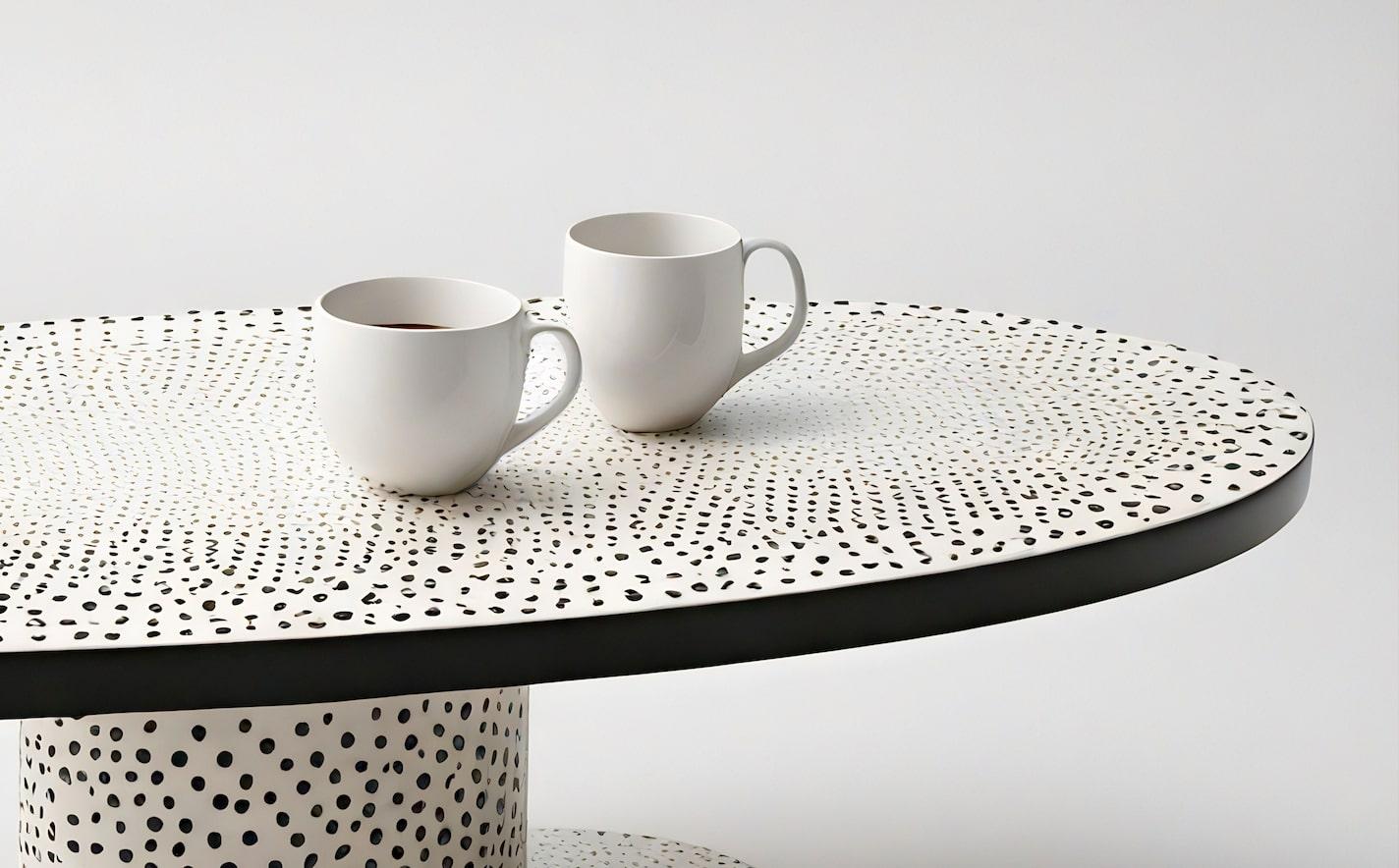 Mid-Century Modern Table basse ovale en Polkadot noir et blanc en vente