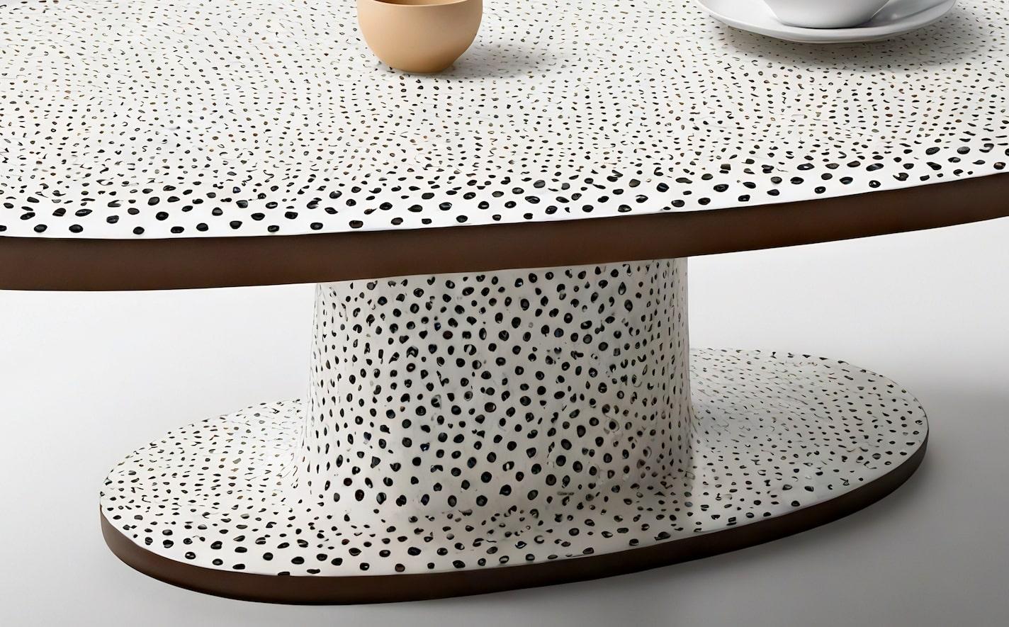 Mid-Century Modern Table basse ovale en Polkadot noir et blanc en vente