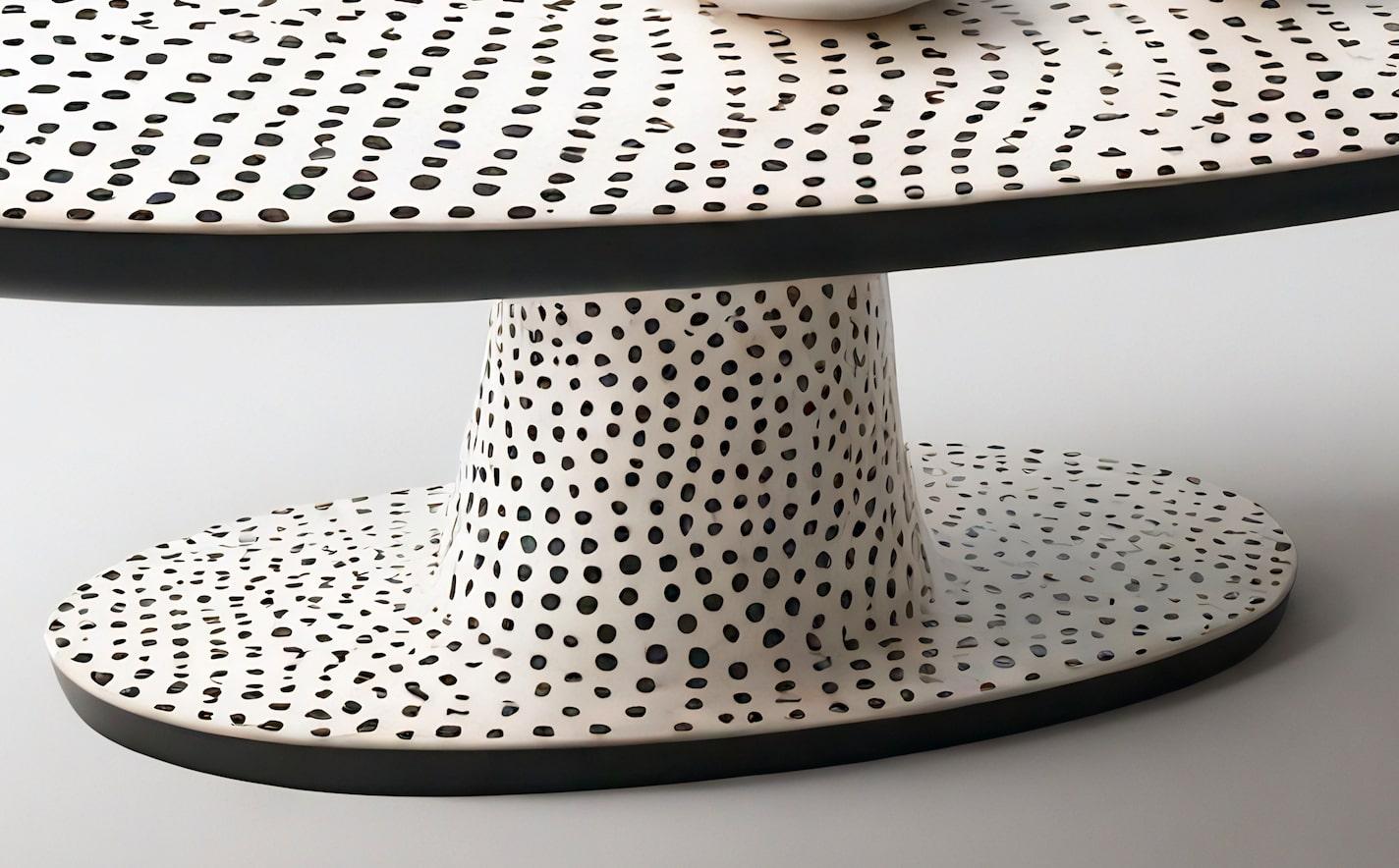 Ovaler Polkadot-Couchtisch in Form eines Polkadots in Schwarz und Weiß (Moderne der Mitte des Jahrhunderts) im Angebot