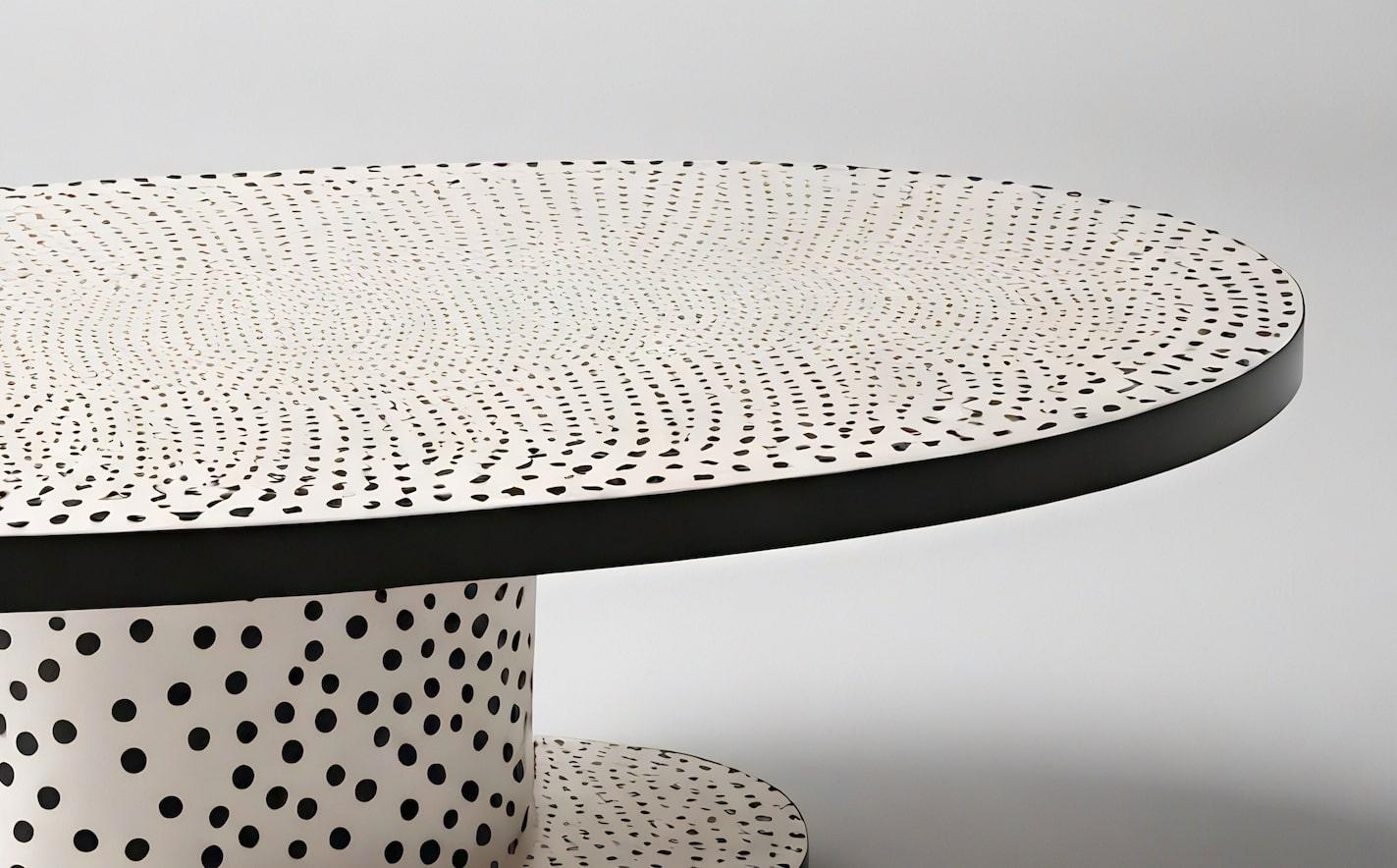 Mid-Century Modern Table basse ovale en Polkadot noir et blanc en vente