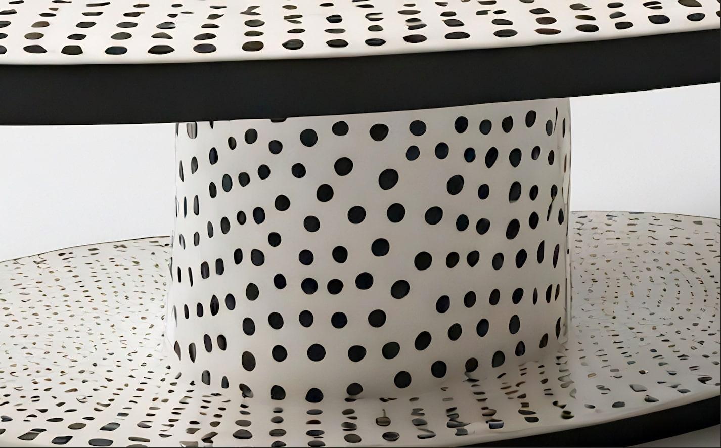 Mesa Baja Ovalada Polkadot Blanco y Negro Indio en venta