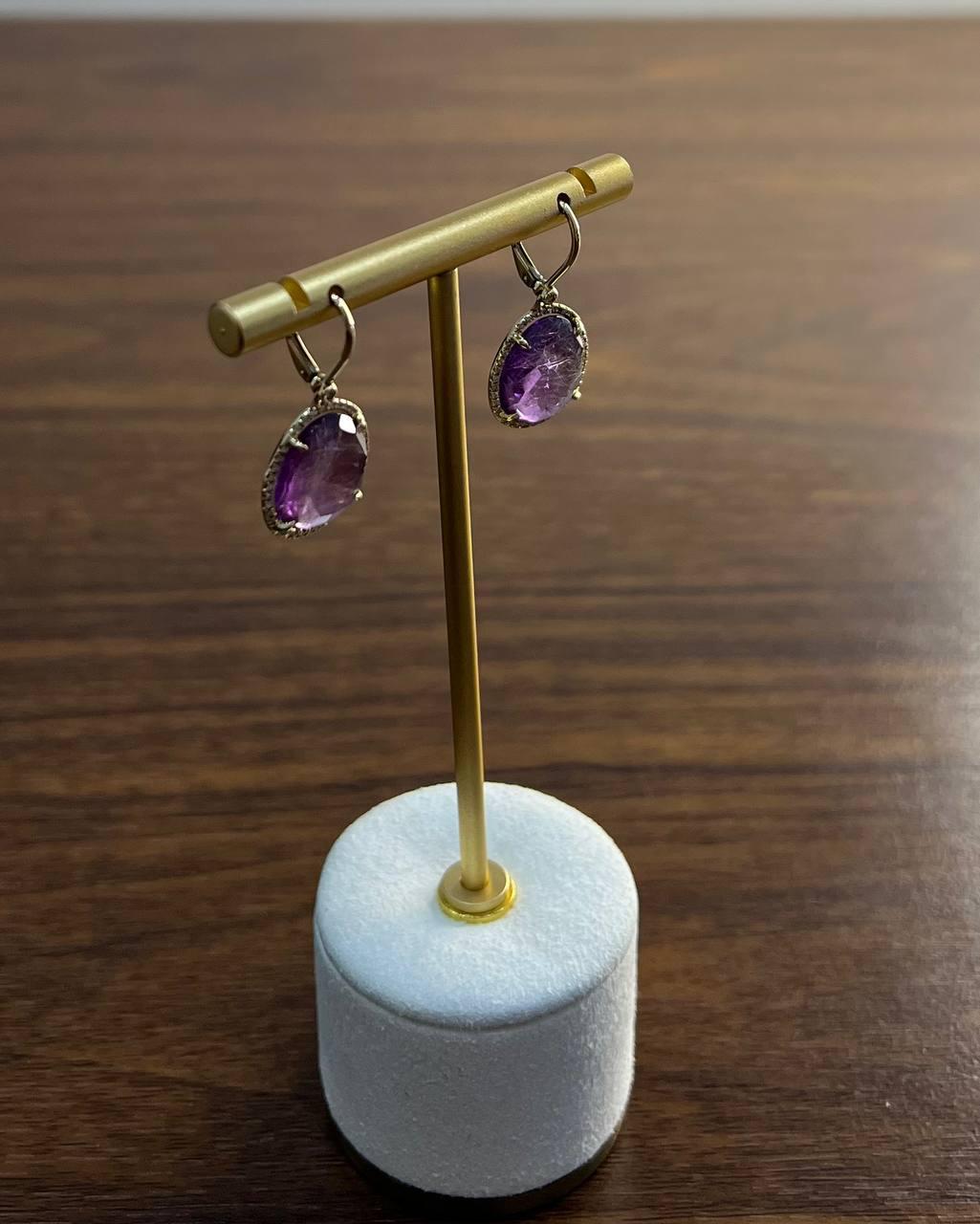 Pendientes Cabujones Amatista Violeta Púrpura Forma Ovalada Oro Amarillo 14K Diamantes en venta 3