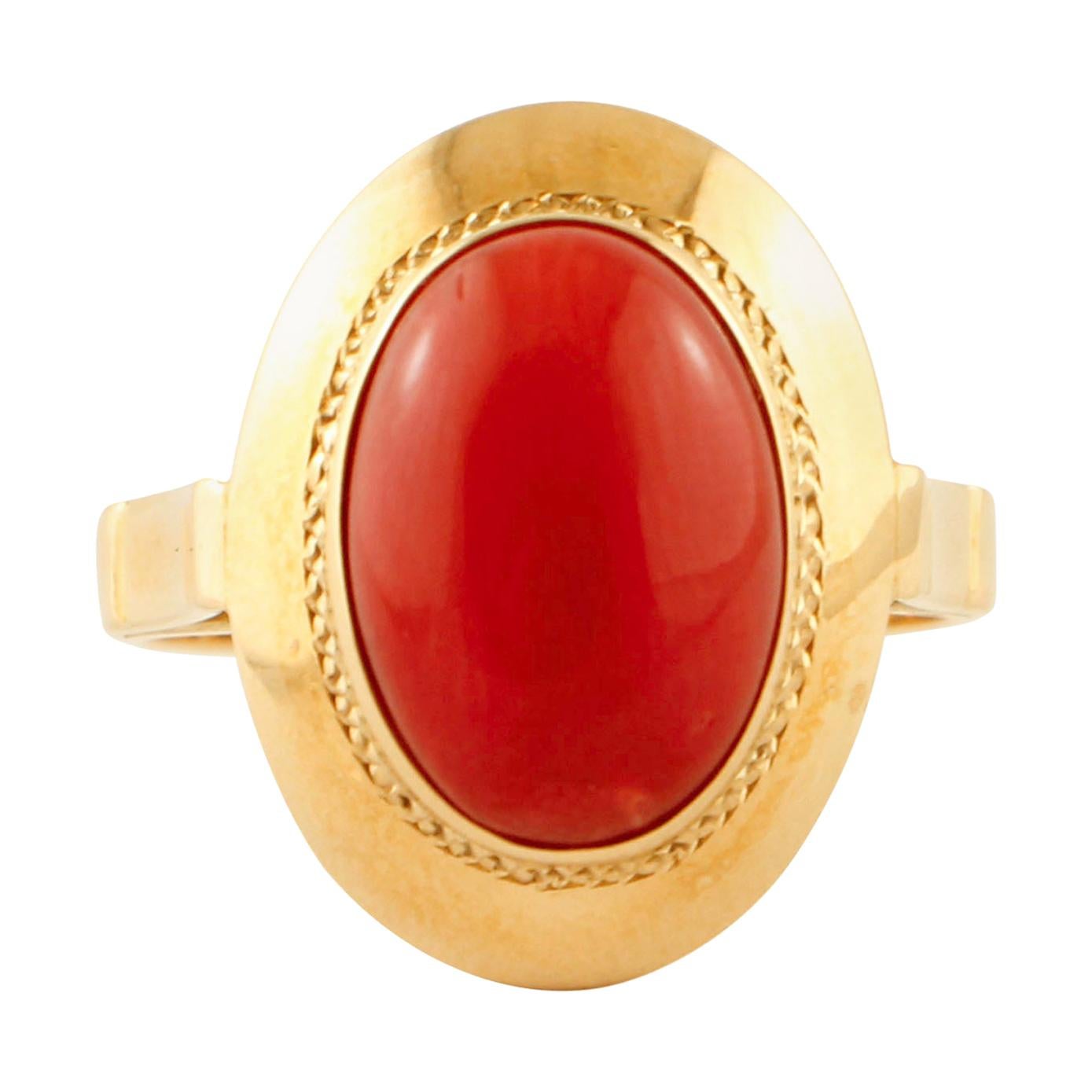 Oval Shape Red Coral, 18 Karat Yellow Gold Cluster/ Fashion Retrò Ring