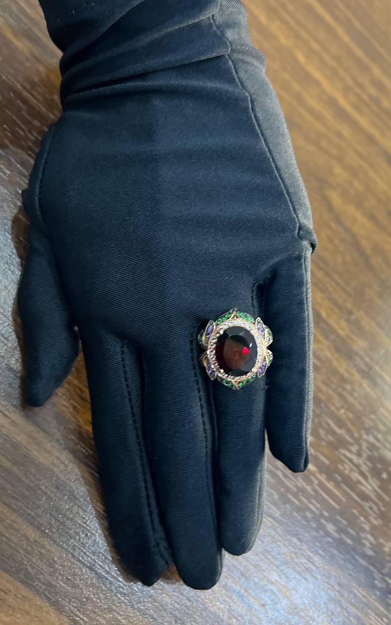 Anillo de oro rosa de 14 quilates con forma ovalada de granate rojo y diamante blanco engastado en halo de piedras preciosas florales en venta 7