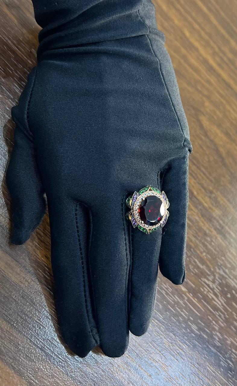 Anillo de oro rosa de 14 quilates con forma ovalada de granate rojo y diamante blanco engastado en halo de piedras preciosas florales en venta 2