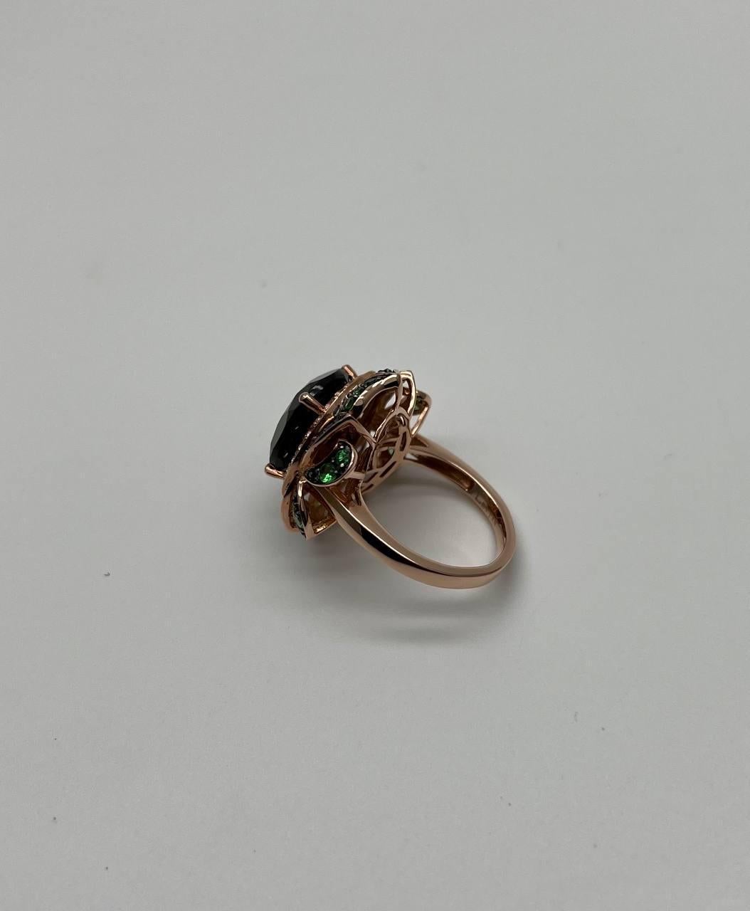 Anillo de oro rosa de 14 quilates con forma ovalada de granate rojo y diamante blanco engastado en halo de piedras preciosas florales en venta 4