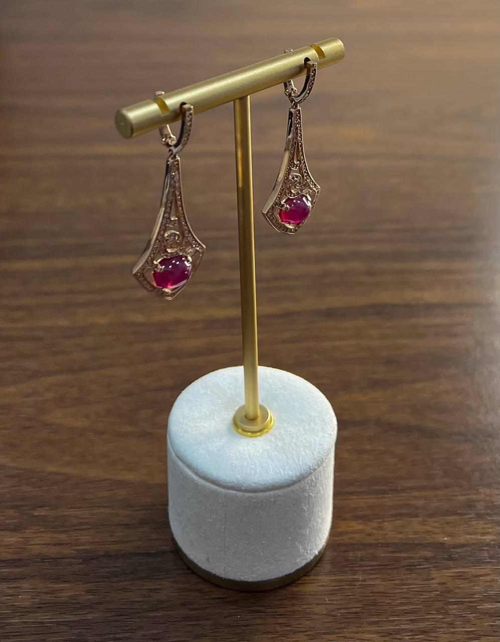 Orecchini con cabochon di rubino rosso rosa di forma ovale in oro bianco 14K in vendita 4