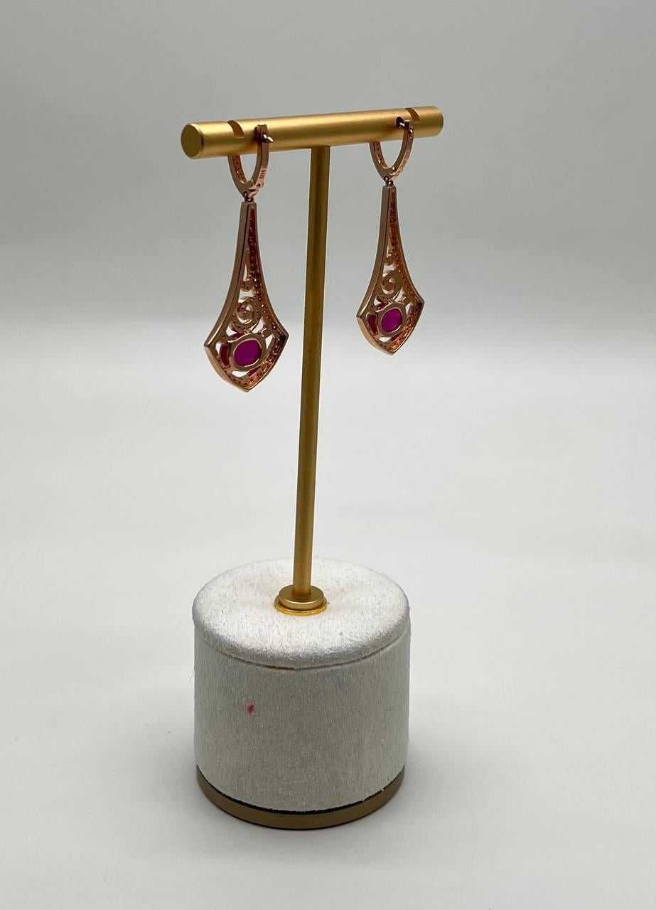 Cabochon Orecchini con cabochon di rubino rosso rosa di forma ovale in oro bianco 14K in vendita
