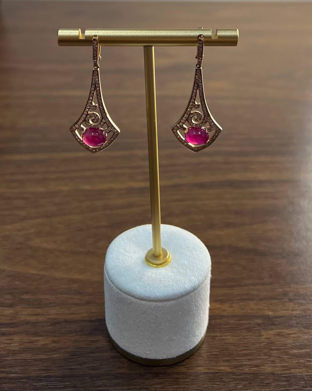 Orecchini con cabochon di rubino rosso rosa di forma ovale in oro bianco 14K in vendita 2