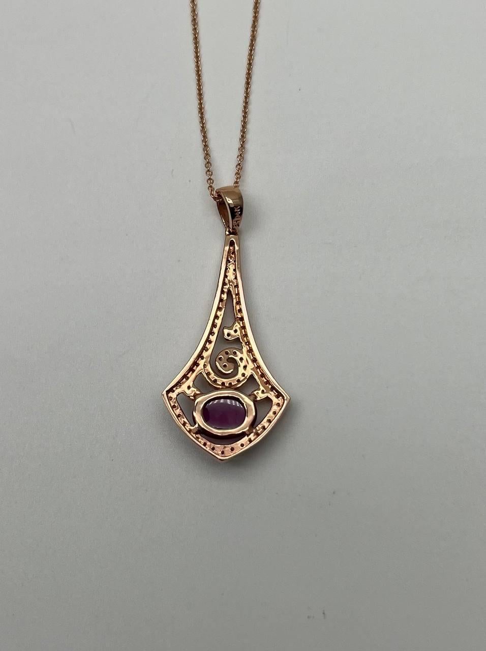 Collana con ciondolo di forma ovale con cabochon di rubino rosso e rosa in oro bianco 14 carati In condizioni Nuovo in vendita a Oakton, VA