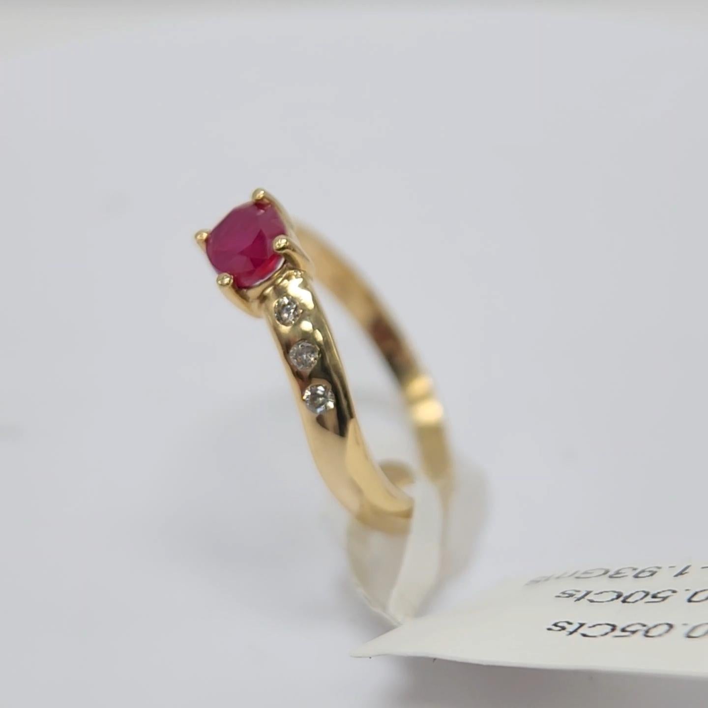 Women's Oval Shape Ruby 0.50 Carat Ring 14 Karat Yellow Gold with Diamonds For Sale