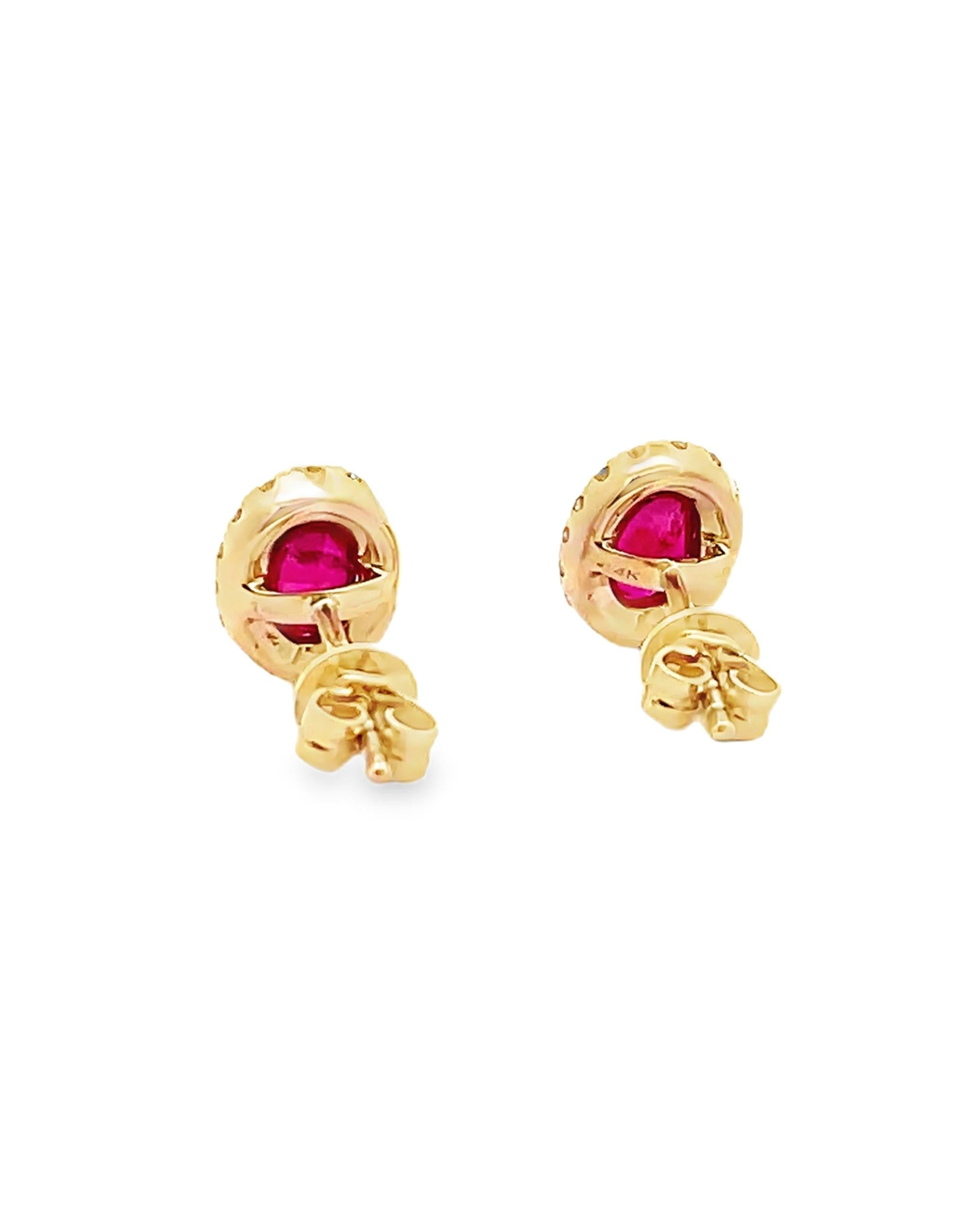 Contemporaneo Oval Shape Ruby and Diamond Stud Earrings - 14K Yellow Gold in vendita