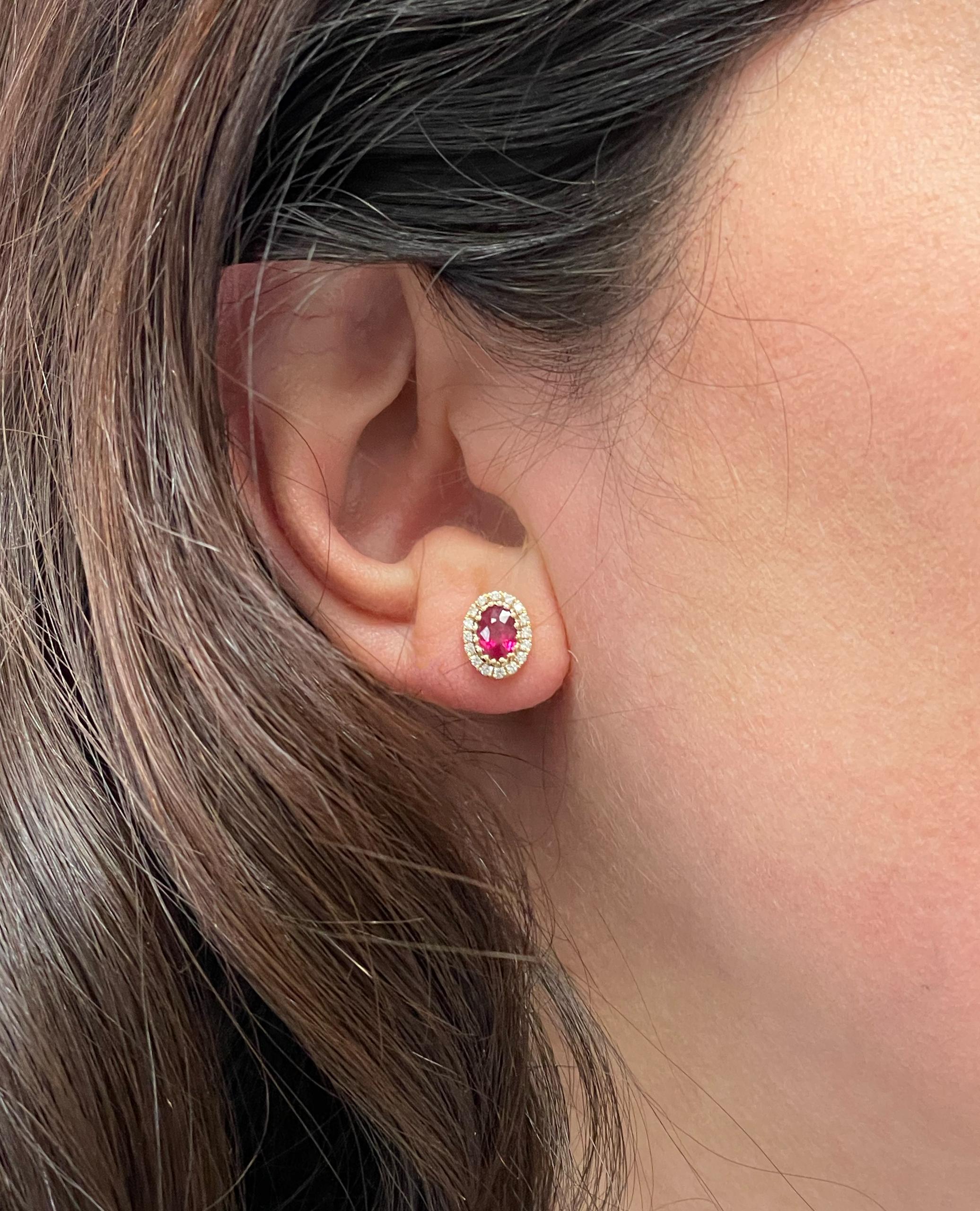 Oval Shape Ruby and Diamond Stud Earrings - 14K Yellow Gold In condizioni Nuovo in vendita a Old Tappan, NJ