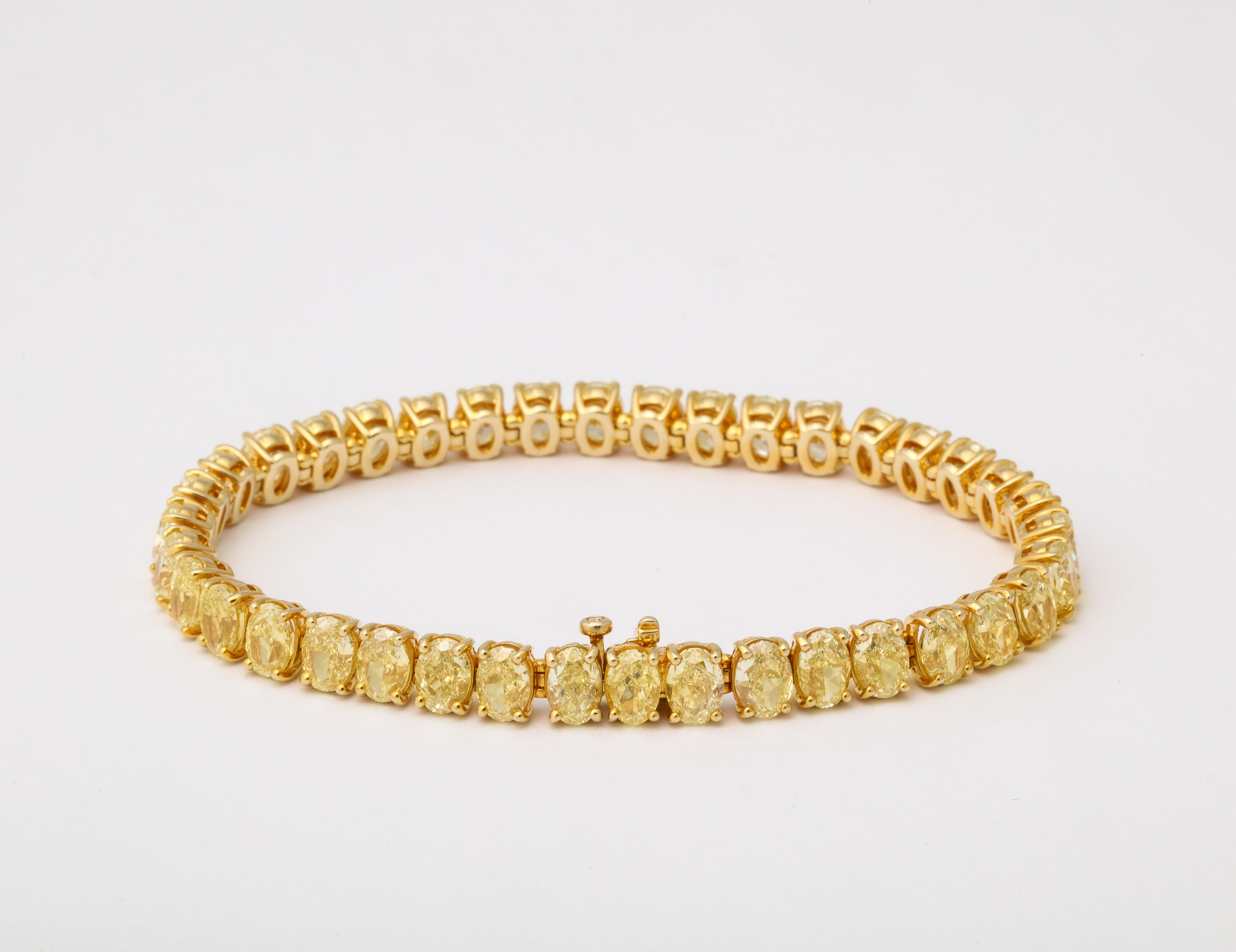 Oval Shape Yellow Diamond Bracelet  In New Condition For Sale In New York, NY