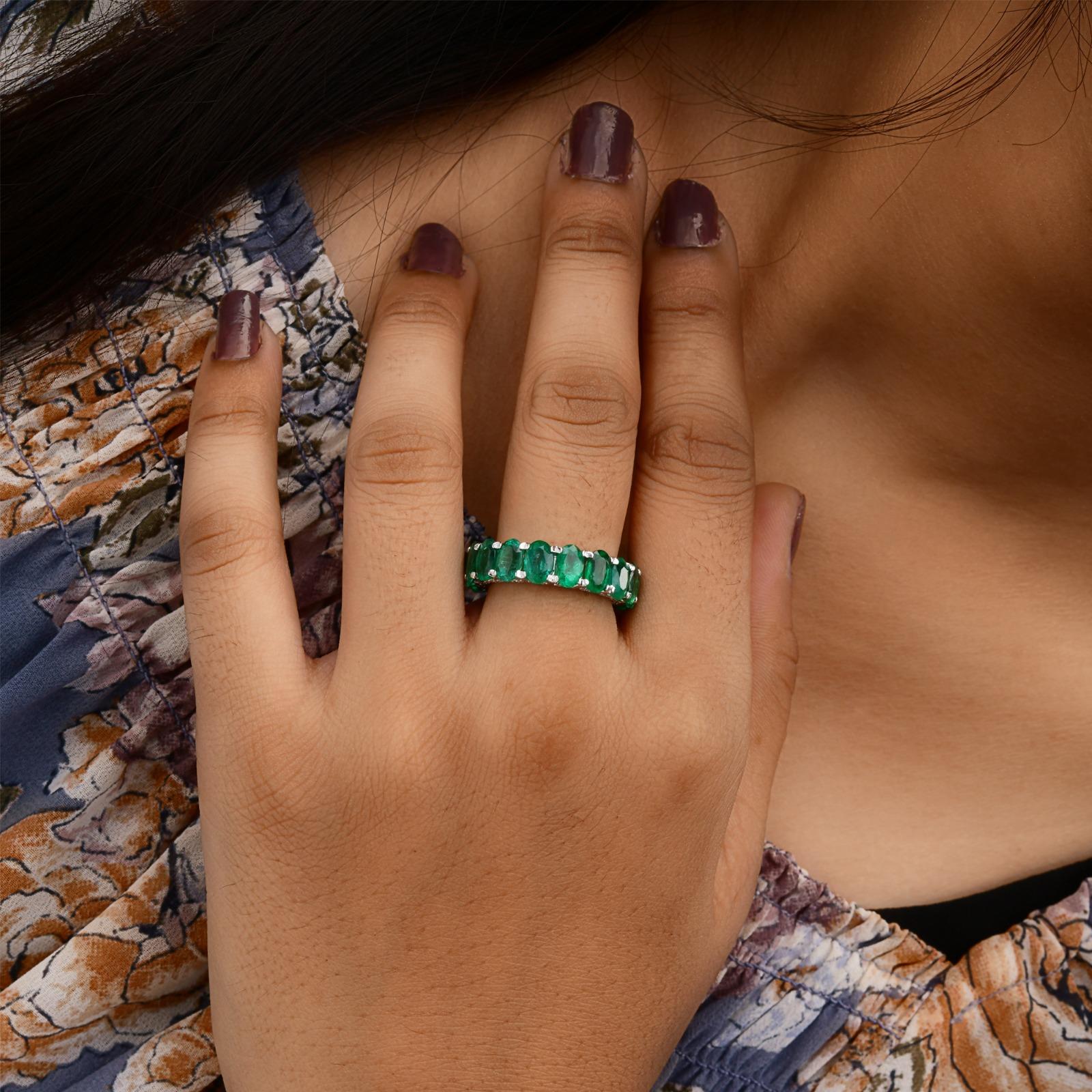 Oval Shape Zambian Emerald Band Ring SI/H Diamond 18 Karat White Gold Jewelry For Sale 1